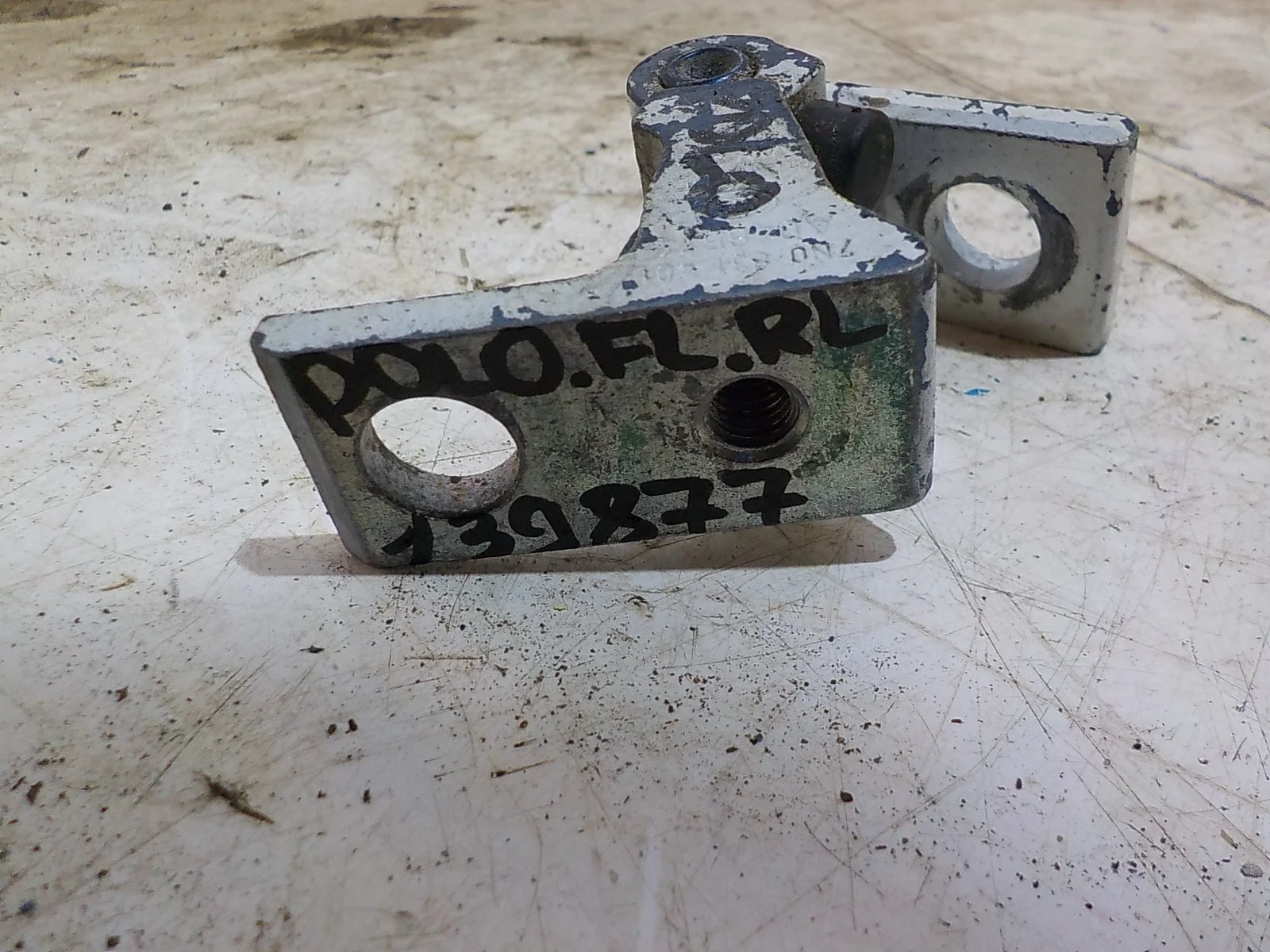 Петля двери Volkswagen Passat B7 (2010—2015) Перед Лево