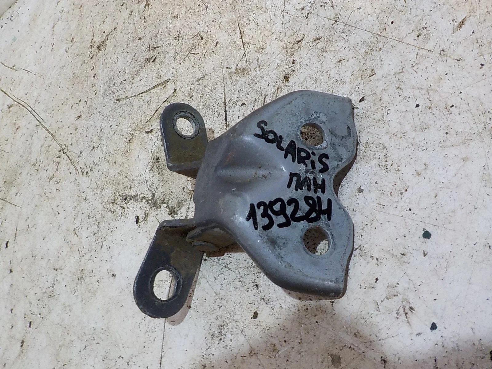 Петля двери Hyundai Solaris I (2010—2014)