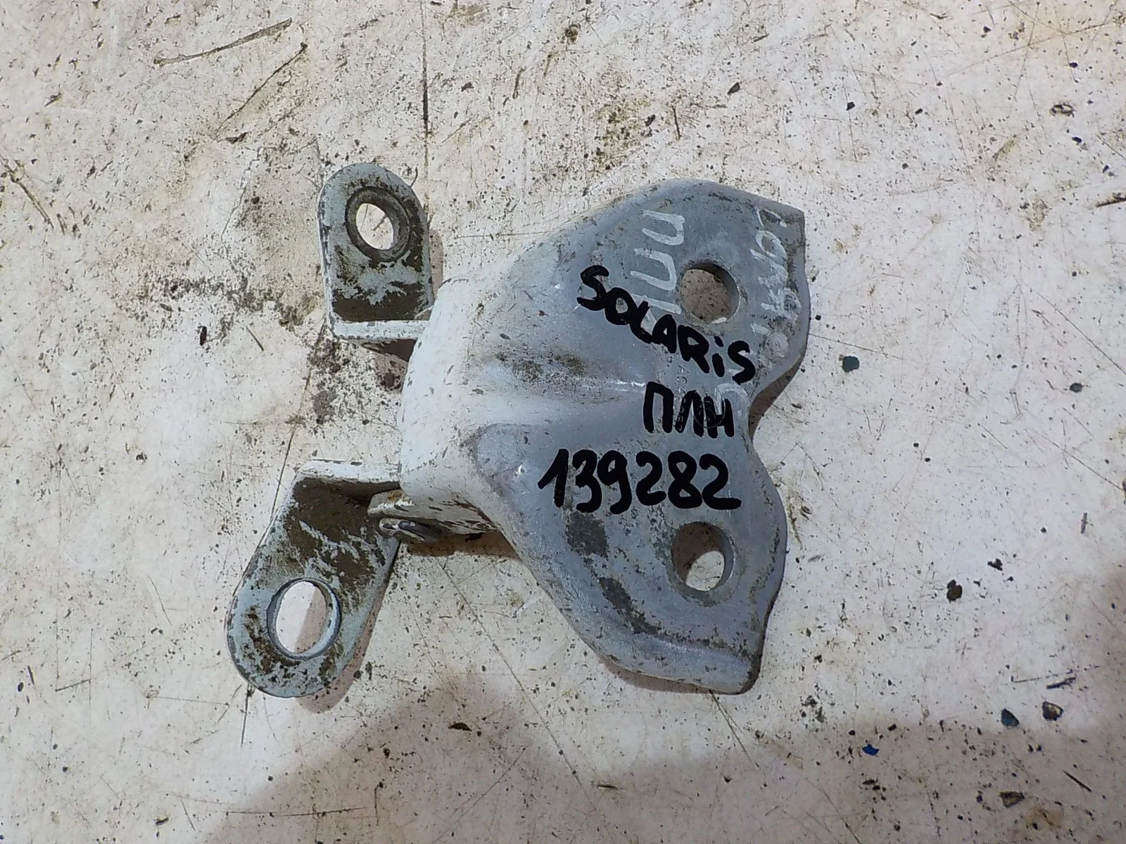 Петля двери Hyundai Solaris I (2010—2014)