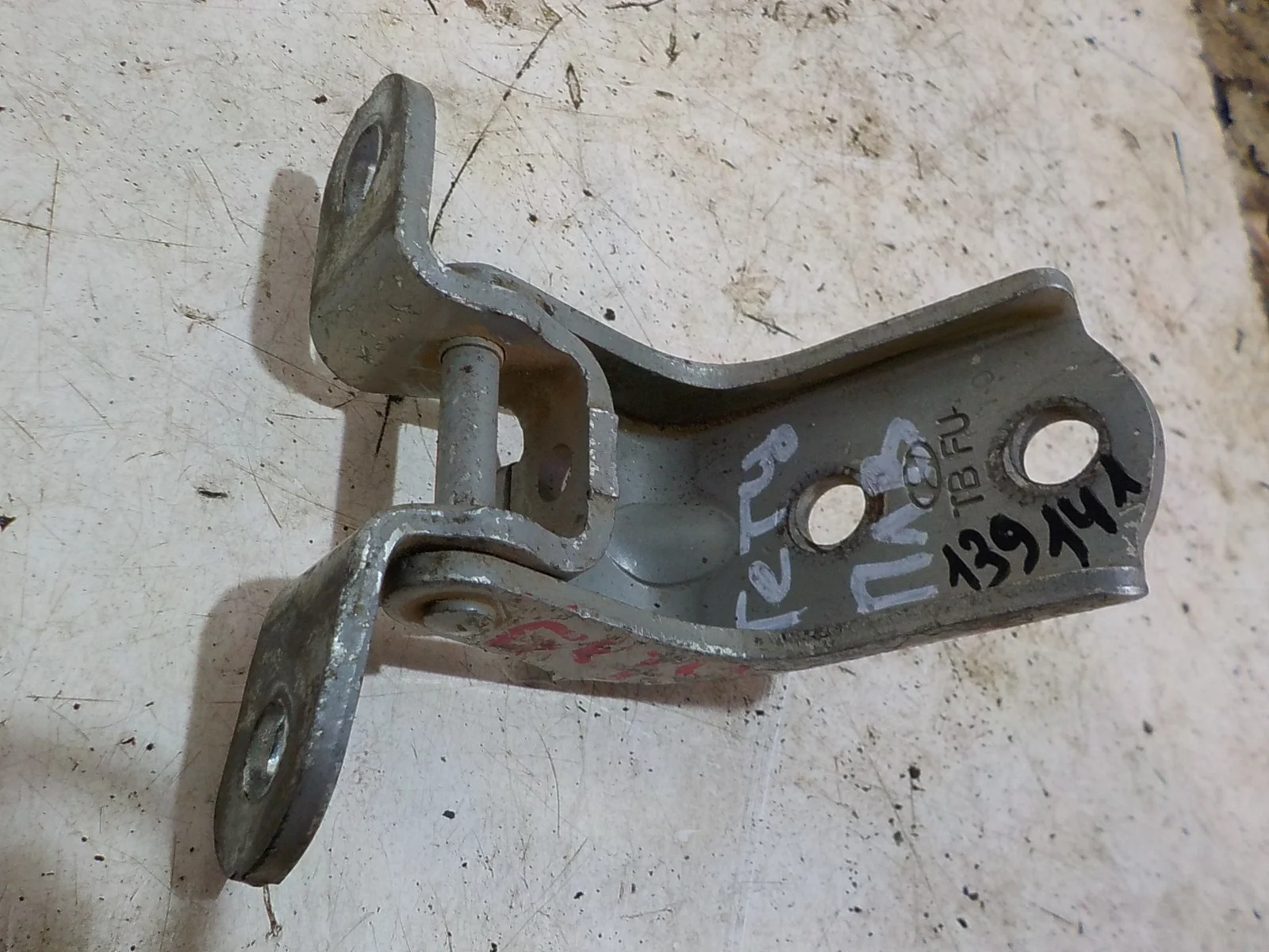 Петля двери Hyundai Getz I (2002—2005) Перед Лево Верх