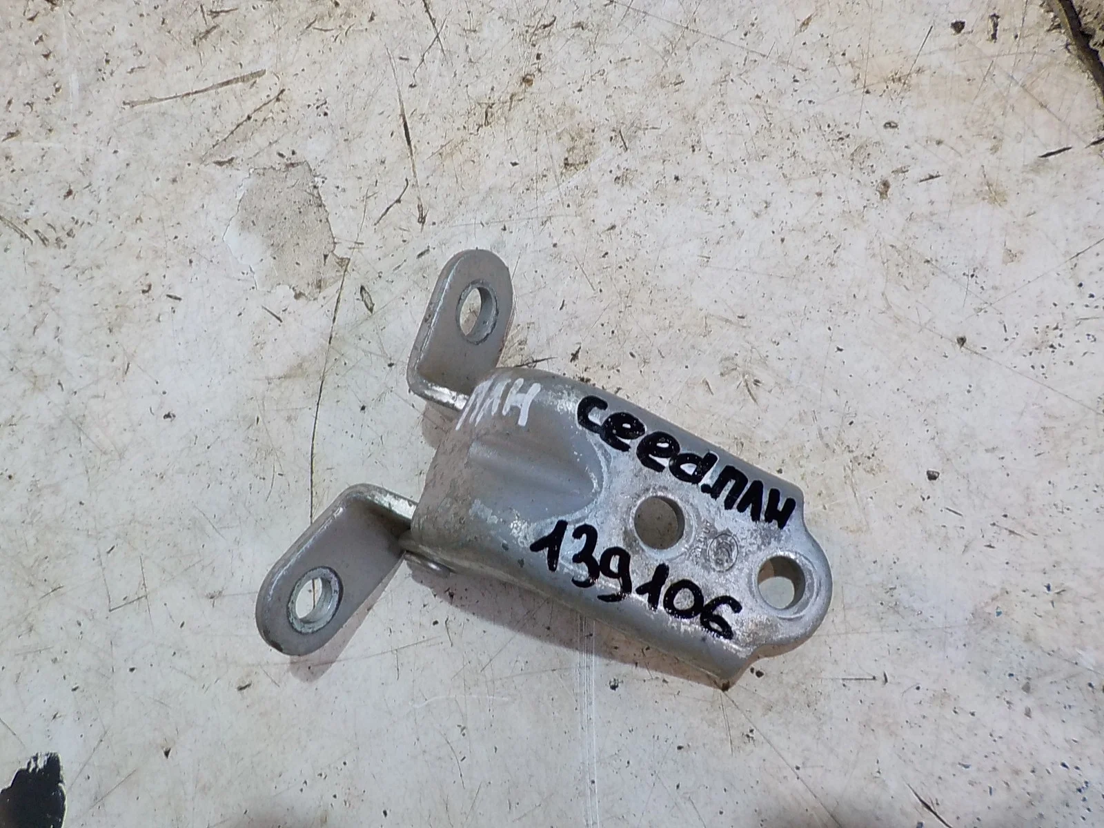 Петля двери Hyundai Solaris II (2017—2020)