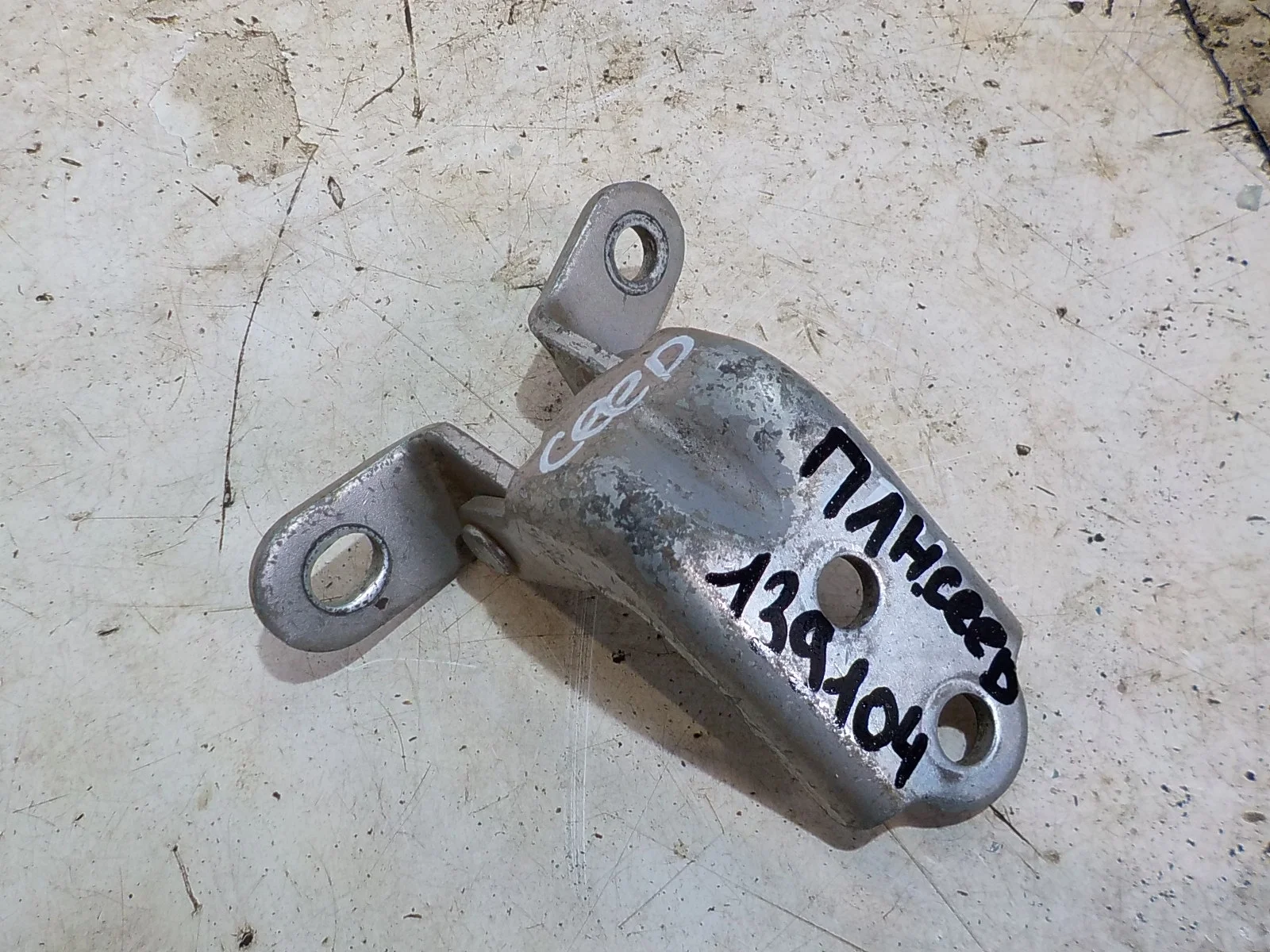 Петля двери Hyundai Solaris II (2017—2020)