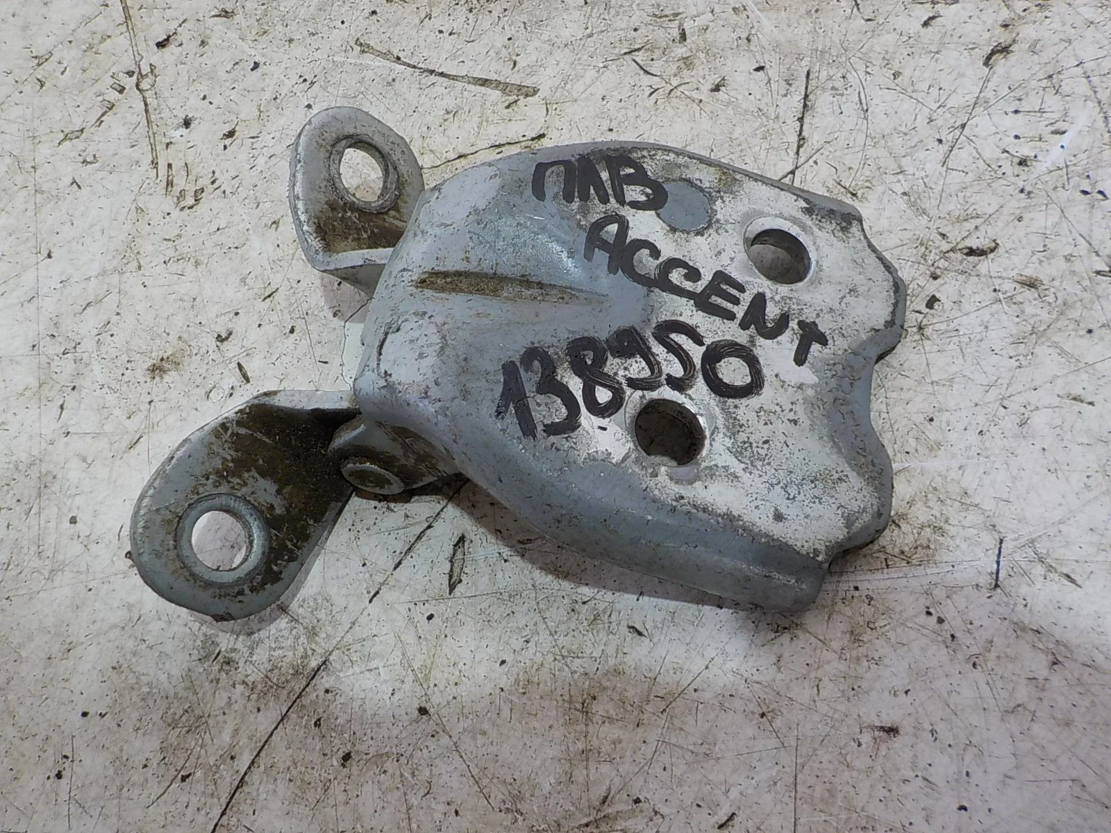 Петля двери Hyundai Accent II (1999—2012)