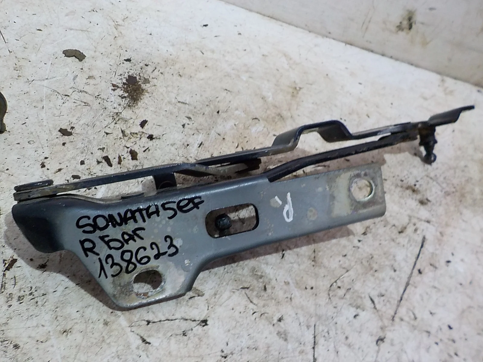 Петля крышки багажника Hyundai Sonata IV рестайлинг (2001—2012) Зад Право