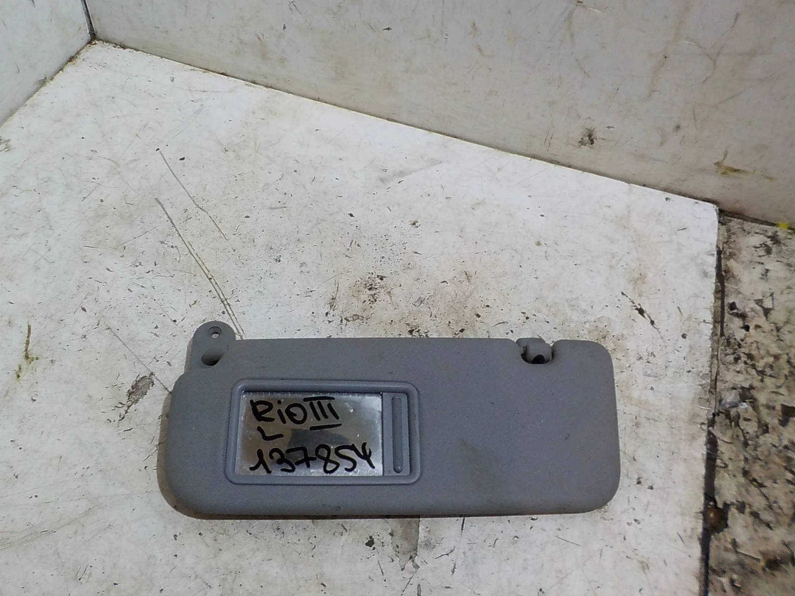 козырек Hyundai Solaris I (2010—2014) Перед Лево