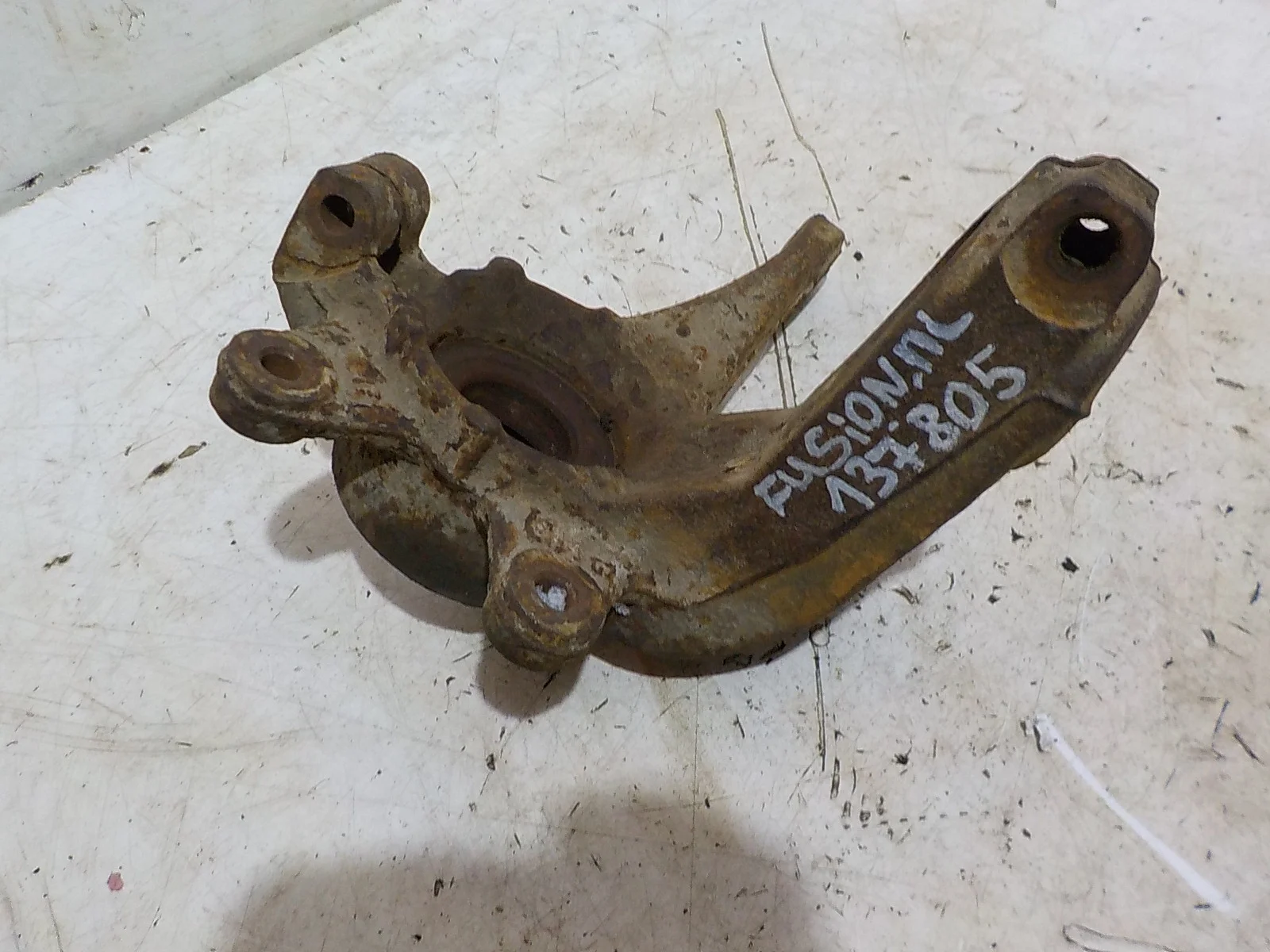 кулак поворотный Ford Fusion I рестайлинг (2005—2012) Перед Лево