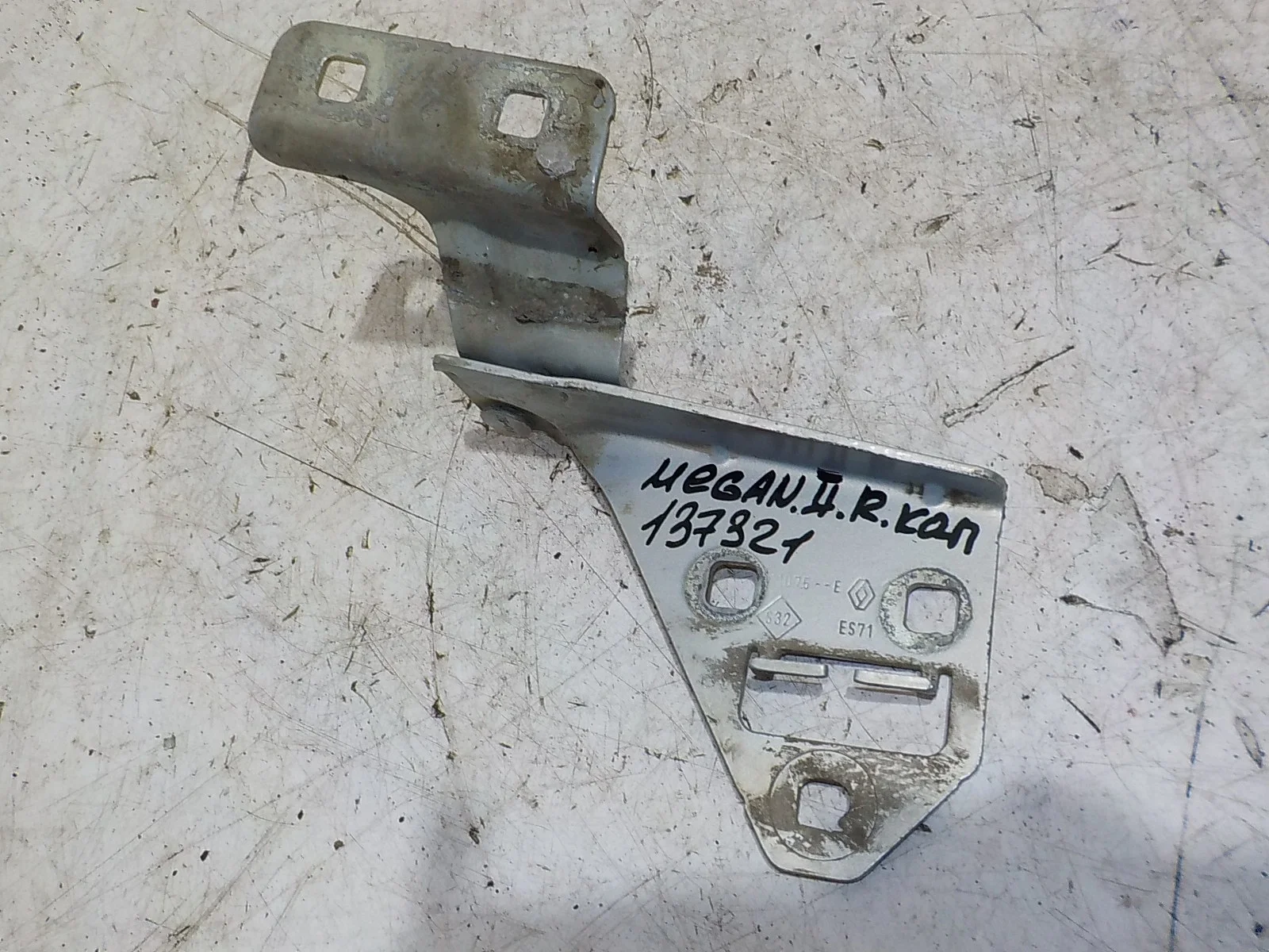 Петля капота Renault Megane II (2002—2006)