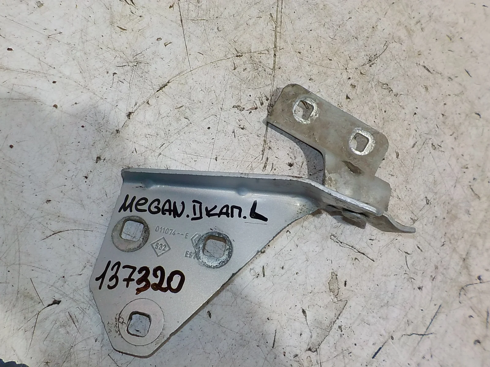 Петля капота Renault Megane II (2002—2006) Перед Лево