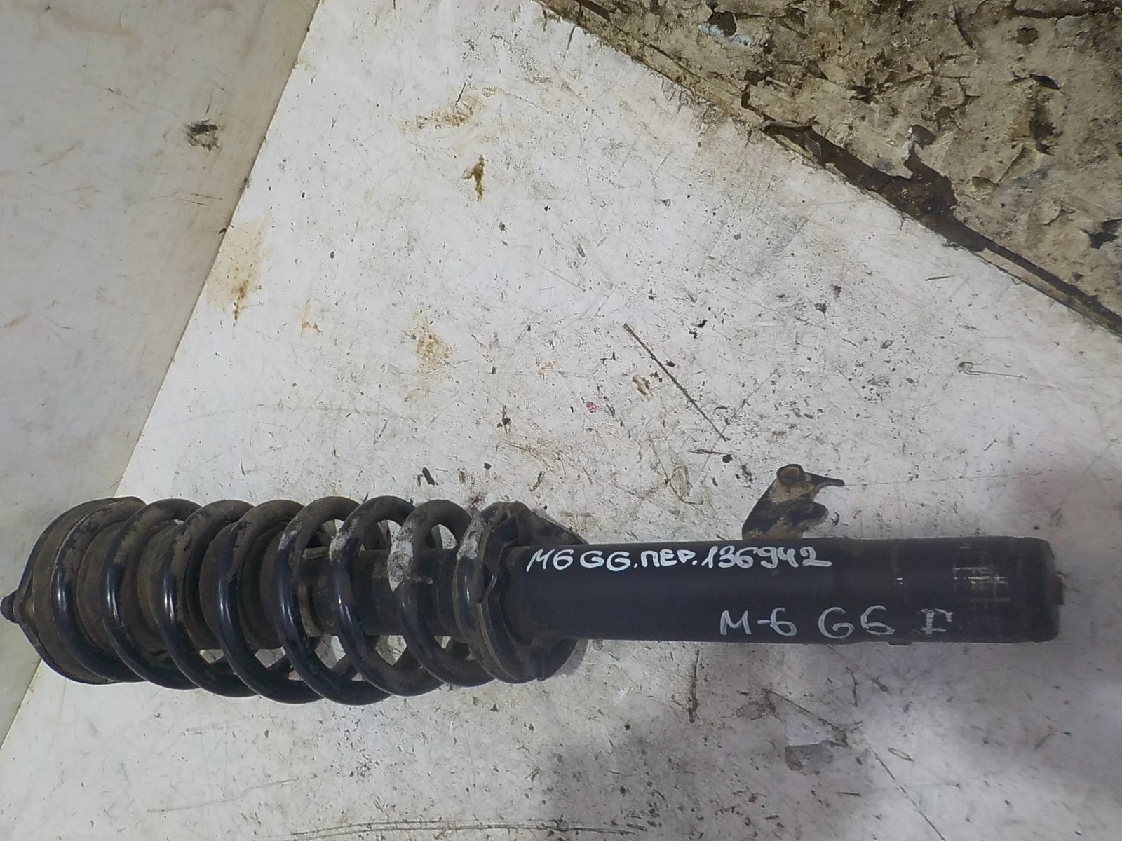 амортизатор Mazda 6 GG (2002—2005) Перед Право