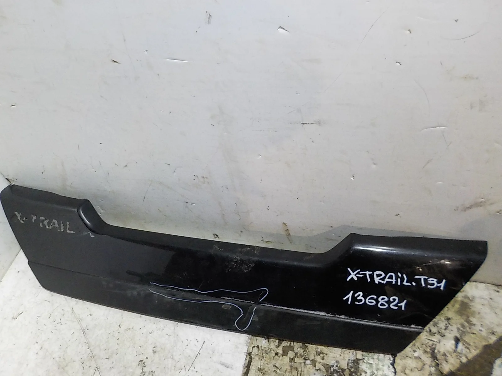 Накладка крышки багажника Nissan X-Trail II (2007—2011)