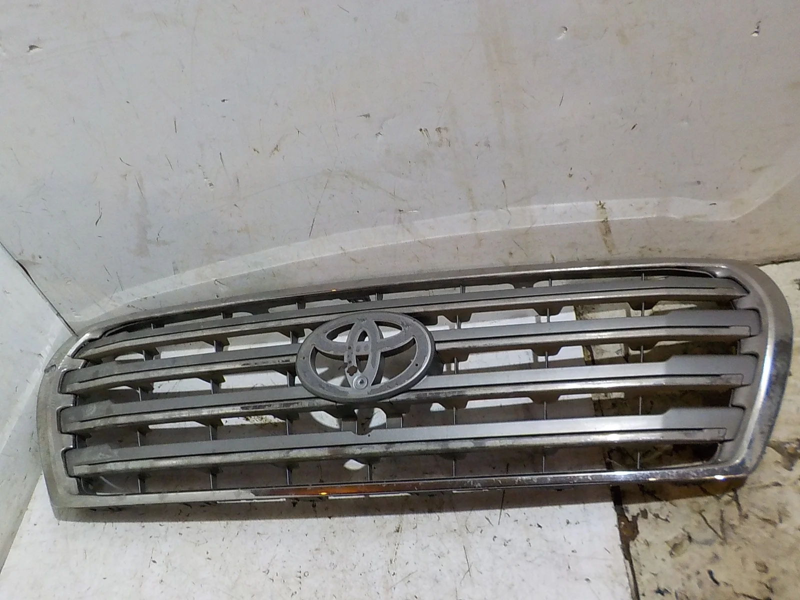 Решетка радиатора Toyota Land Cruiser 200 (2007—2012)