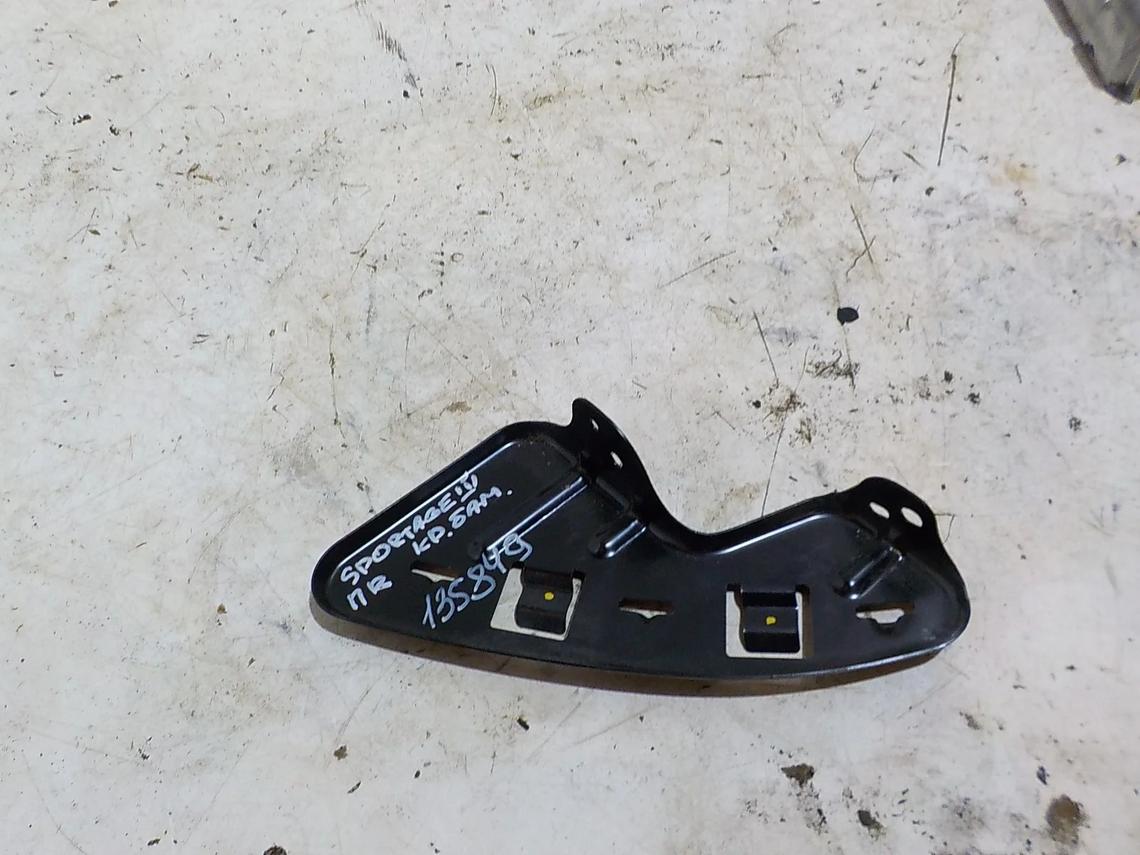 кронштейн бампера Kia Sportage III (2010—2014)