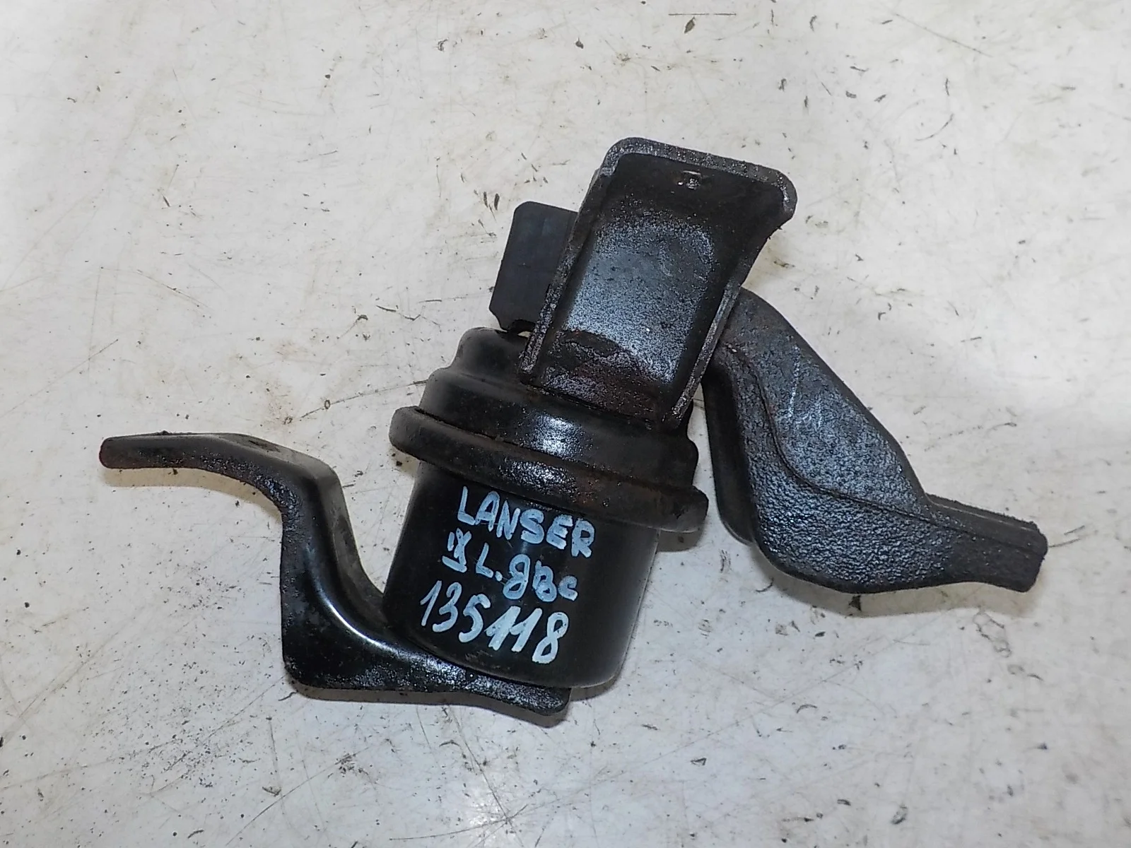 Опора двигателя Mitsubishi Lancer IX (2000—2007)  Право