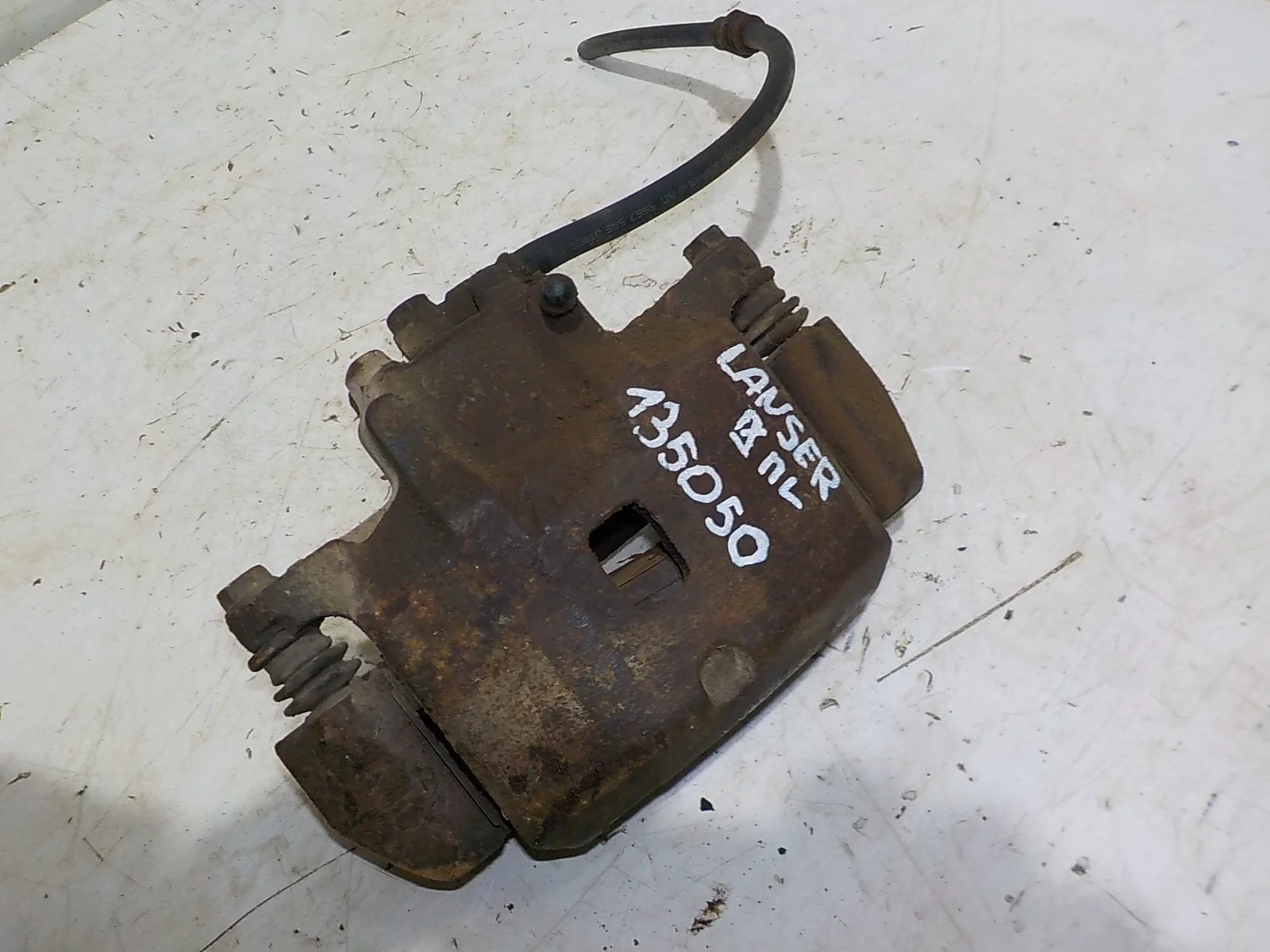 суппорт Mitsubishi Lancer IX (2000—2007) Перед Лево