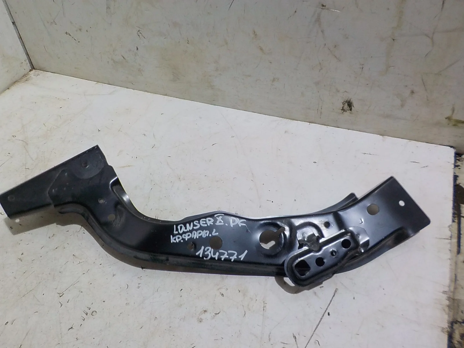 кронштейн бампера Mitsubishi Lancer X (2007—2010) Перед Лево