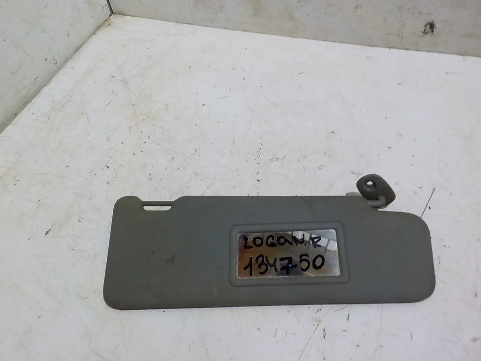 козырек Renault Logan I (2004—2009) Перед Право