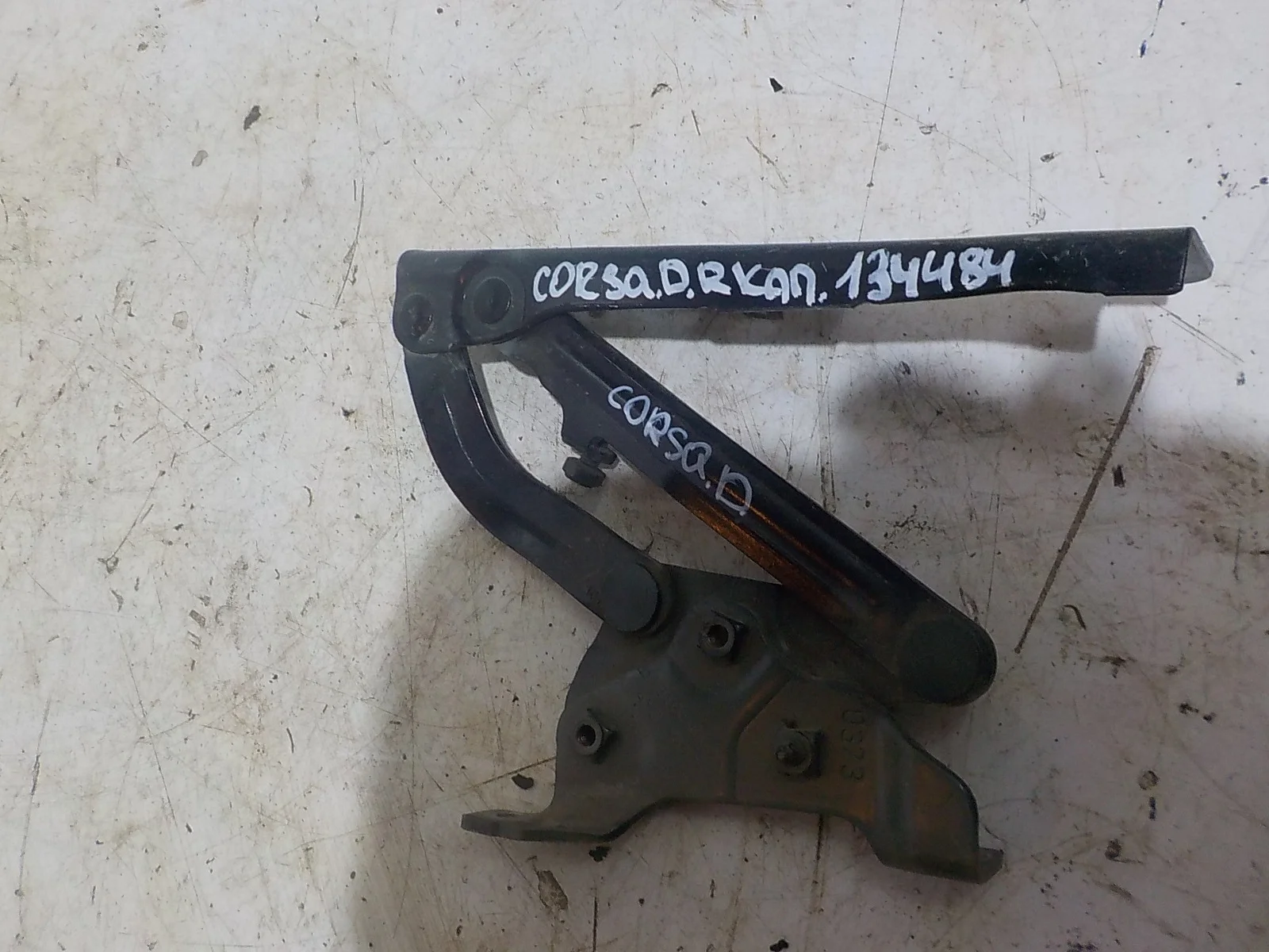 Петля капота Opel Corsa D (2006—2010) Перед Право