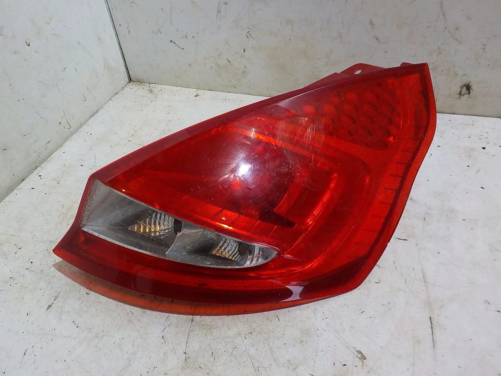 Фонарь Ford Fiesta Mk6 (2008—2013) Зад Право