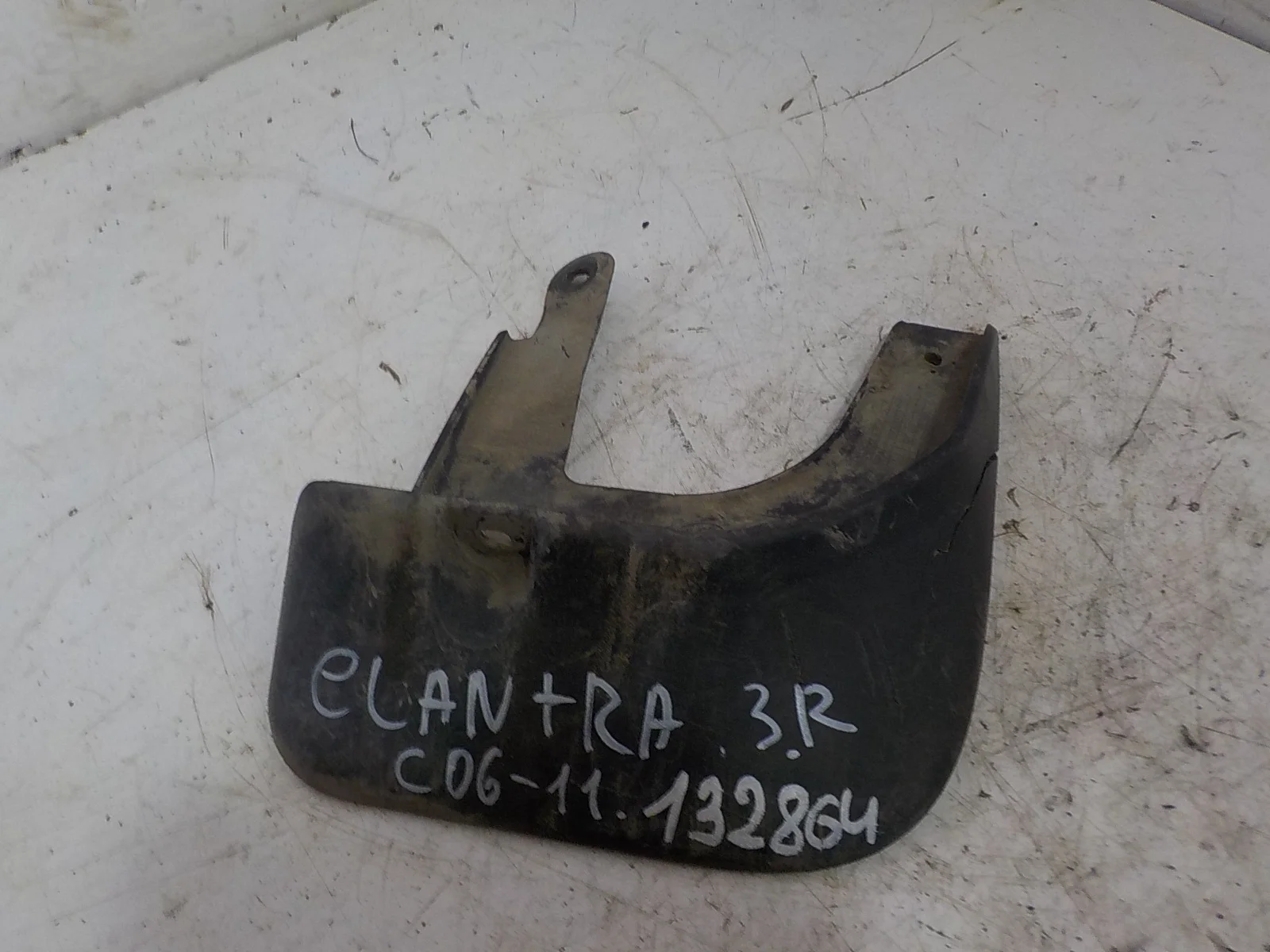 Брызговик Hyundai Elantra IV (2006—2011) Зад Право