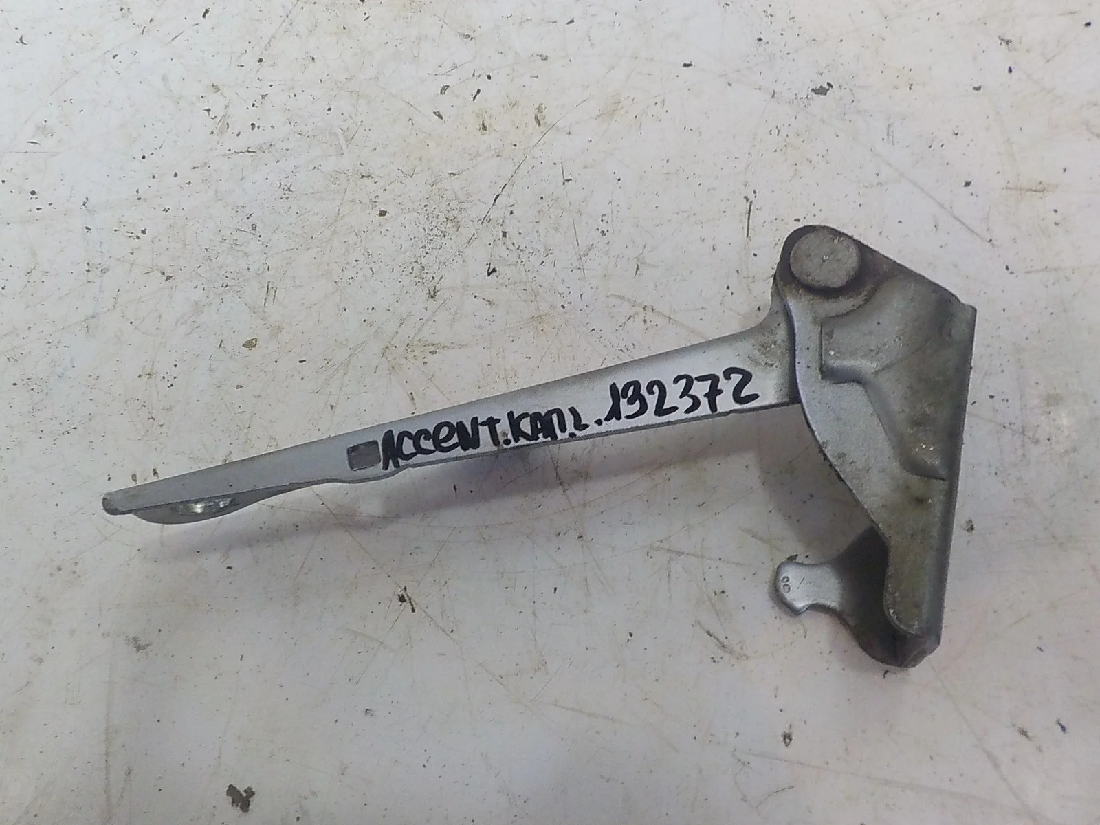 Петля капота Hyundai Accent II (1999—2012)