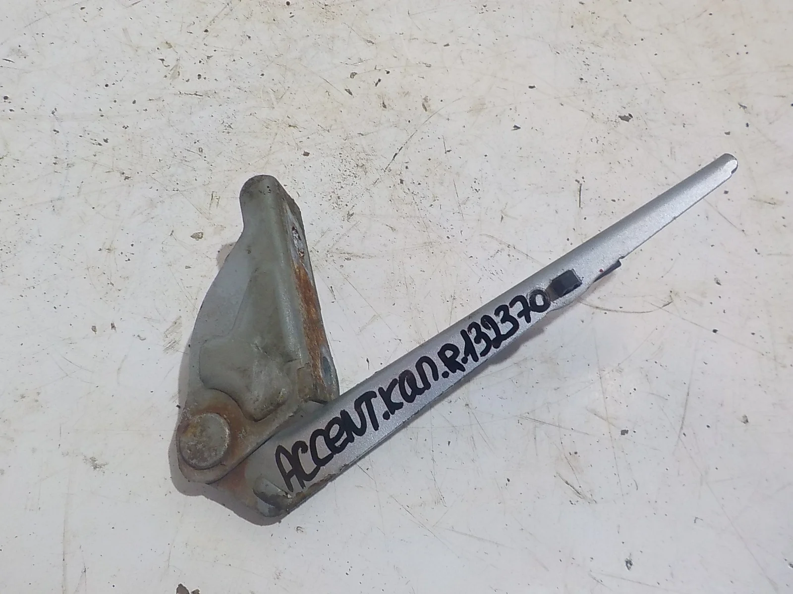 Петля капота Hyundai Accent II (1999—2012)