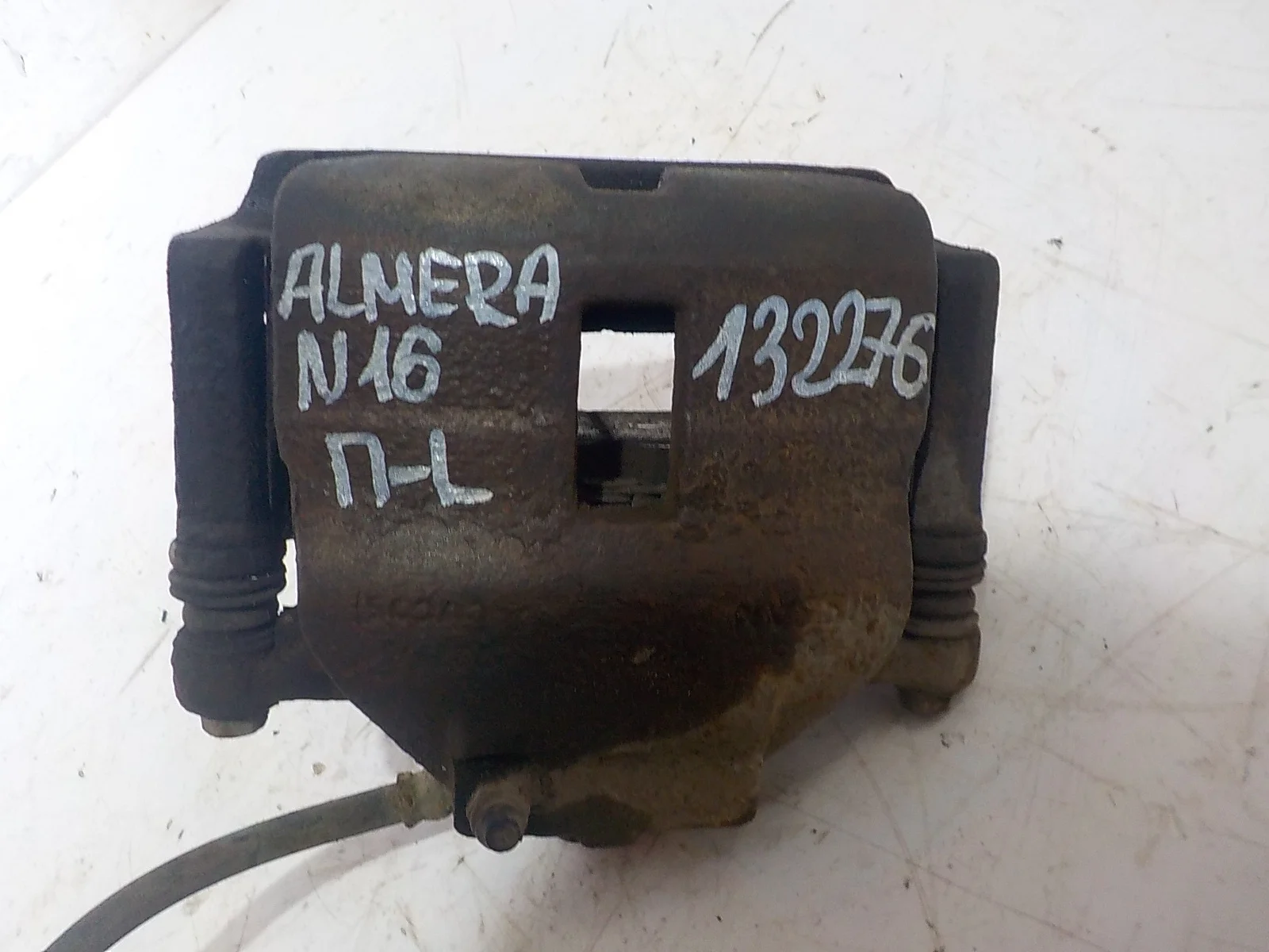 суппорт Nissan Primera P11 (1995—2000) Перед Лево