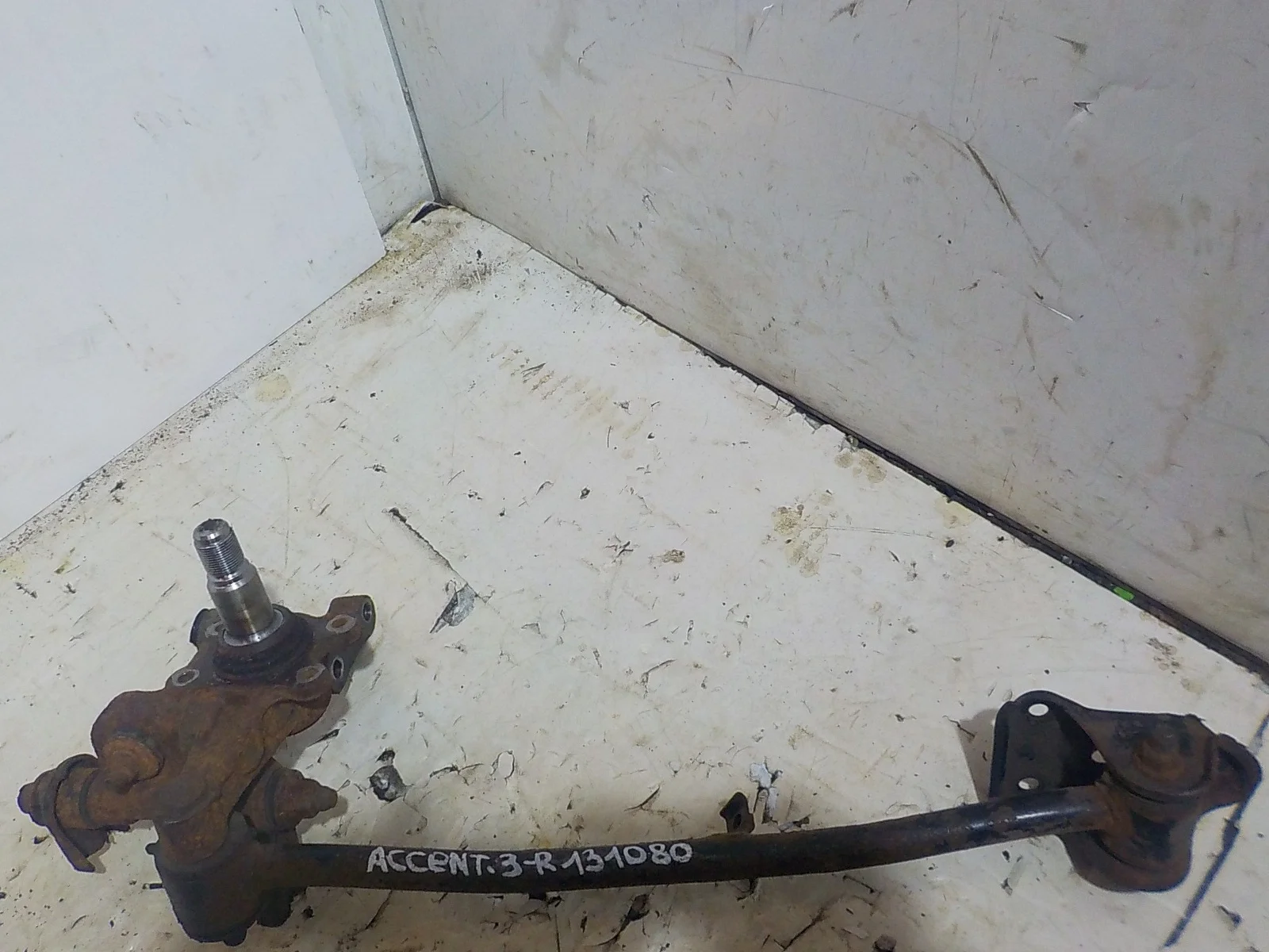 кулак поворотный Hyundai Accent II (1999—2012) Зад Право