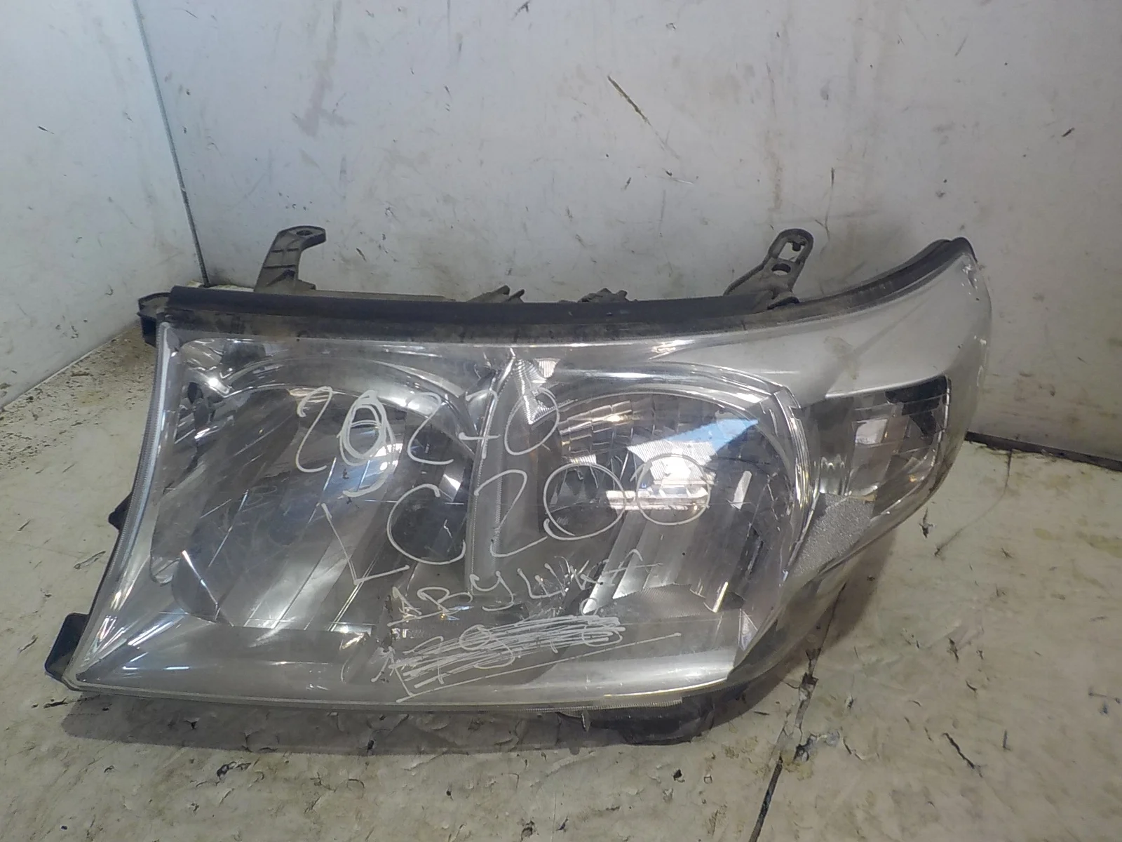 Фара Toyota Land Cruiser 200 (2007—2012) Перед Лево