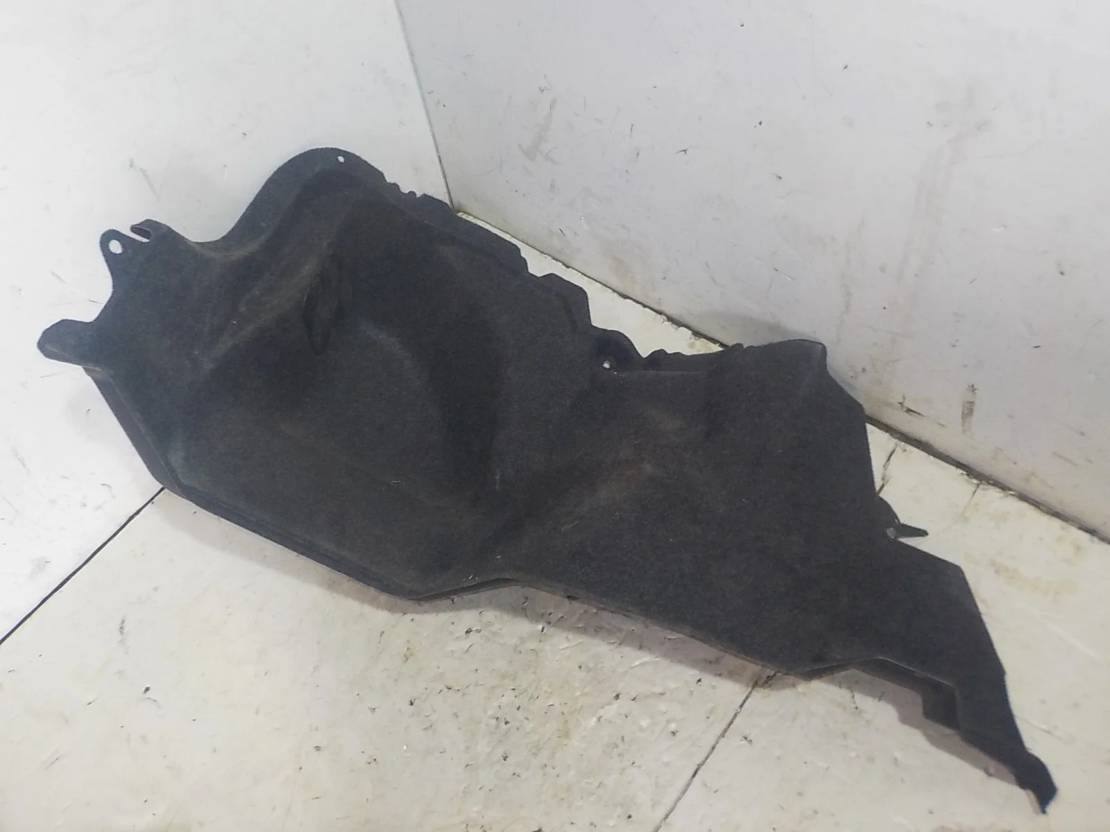 Обшивка багажника Toyota Corolla X (2006—2010) Зад Лево