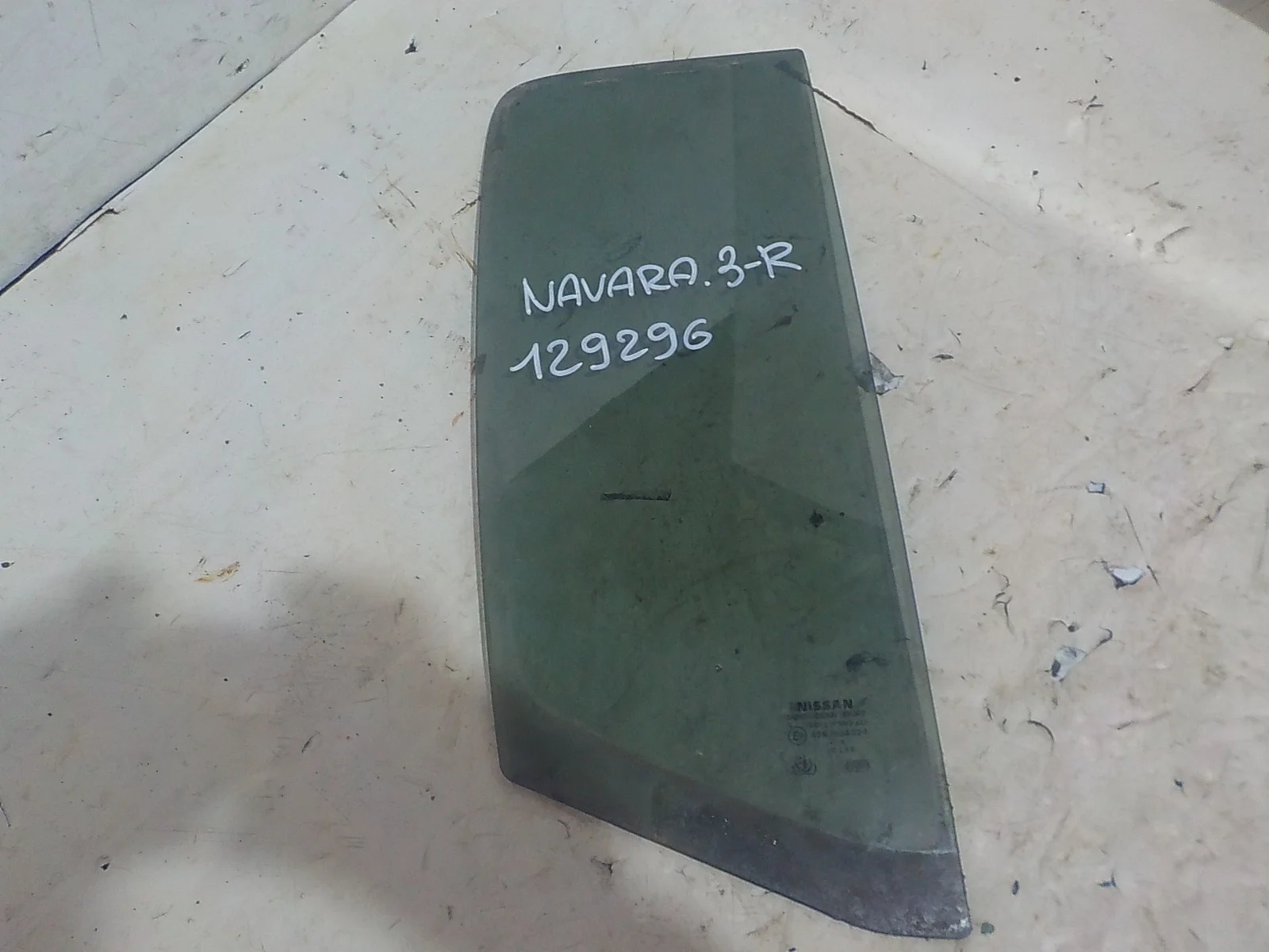 стекло Nissan Navara D40 (2004—2010) Зад Право