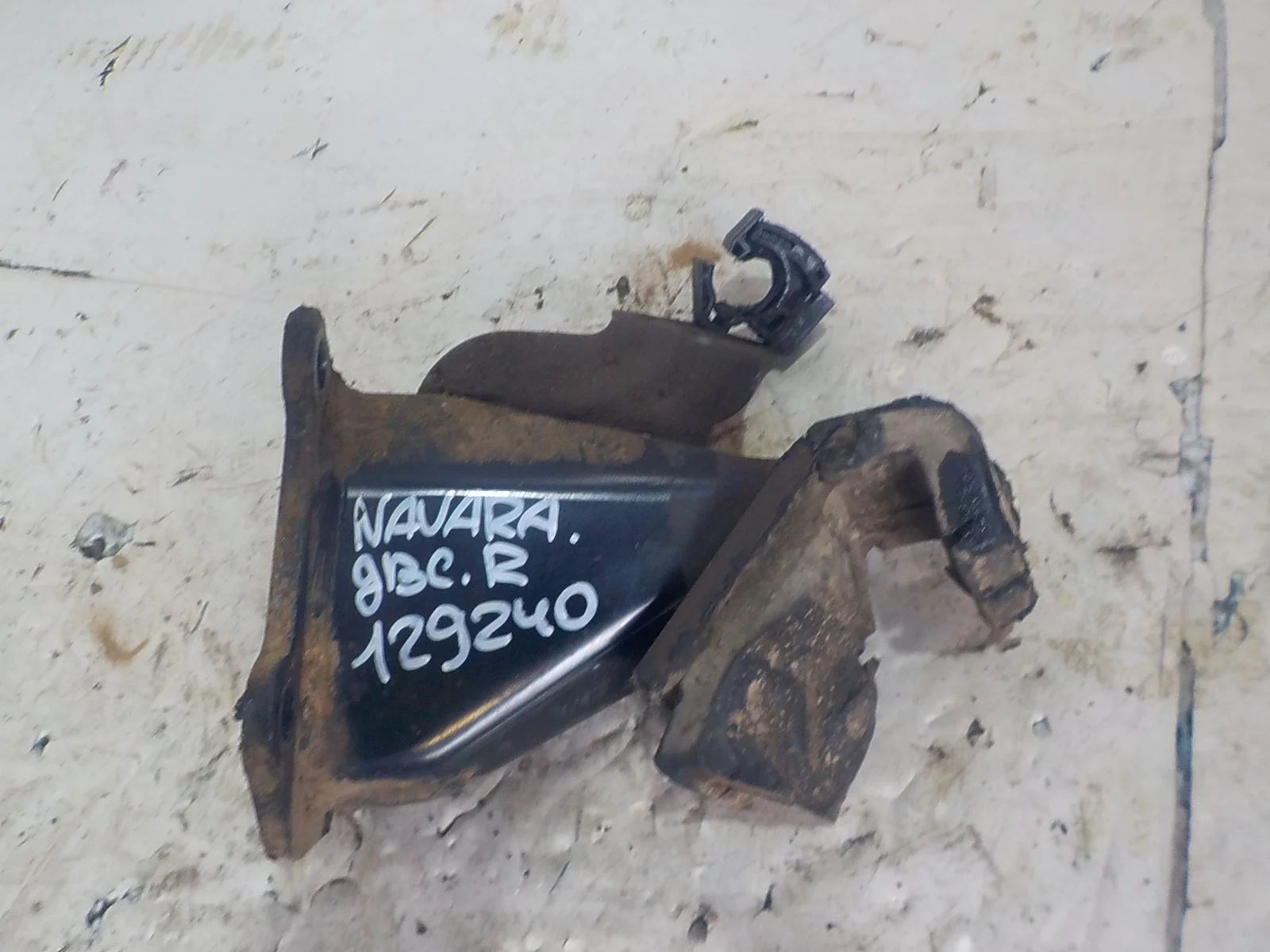 Опора двигателя Nissan Pathfinder III (2004—2010)