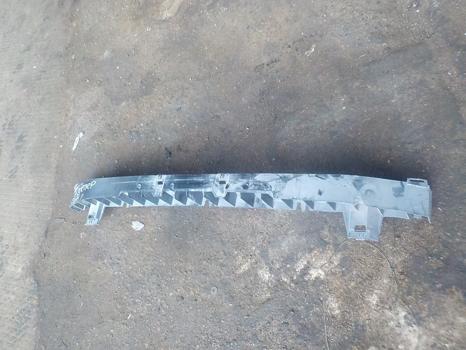 Усилитель бампера Renault Duster I (2010—2015) Перед