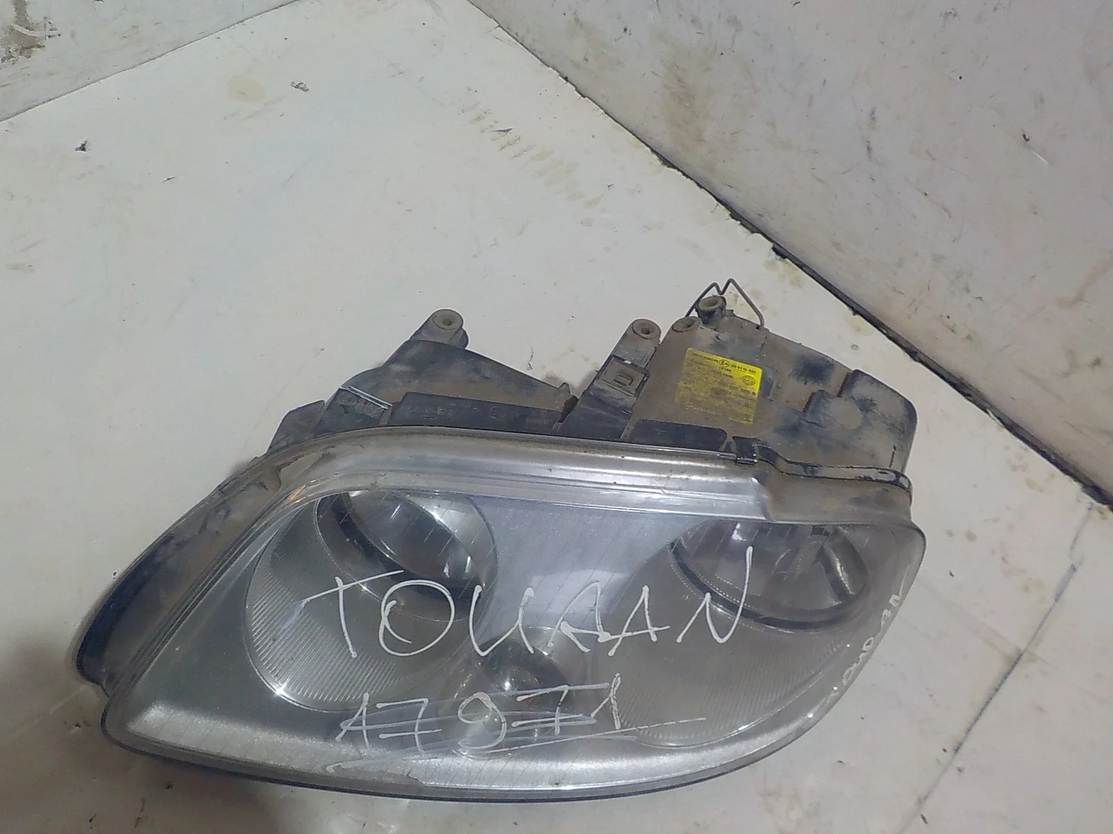 Фара Volkswagen Caddy III (2004—2010) Перед Лево