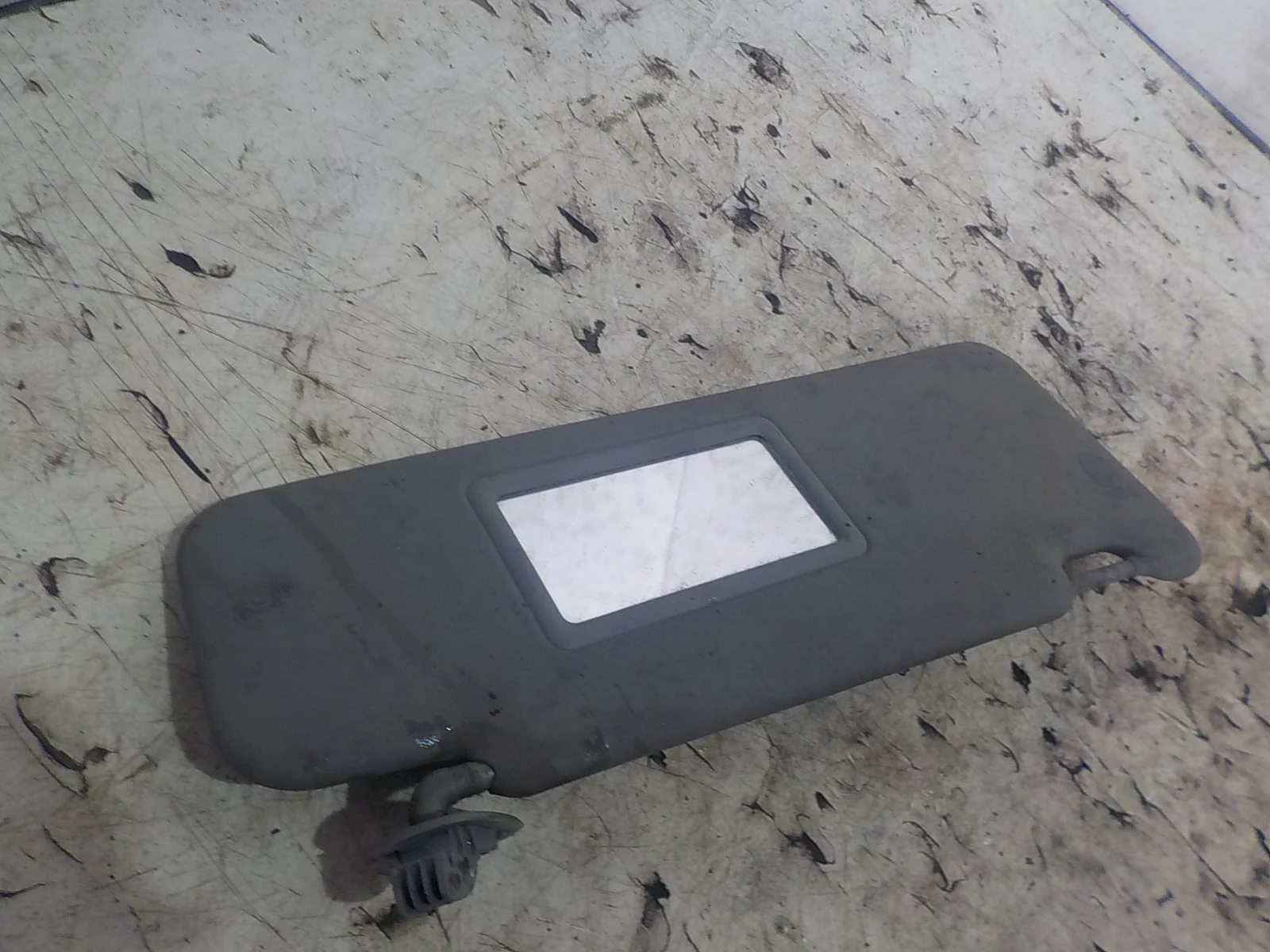 козырек Renault Logan I (2004—2009) Перед Право