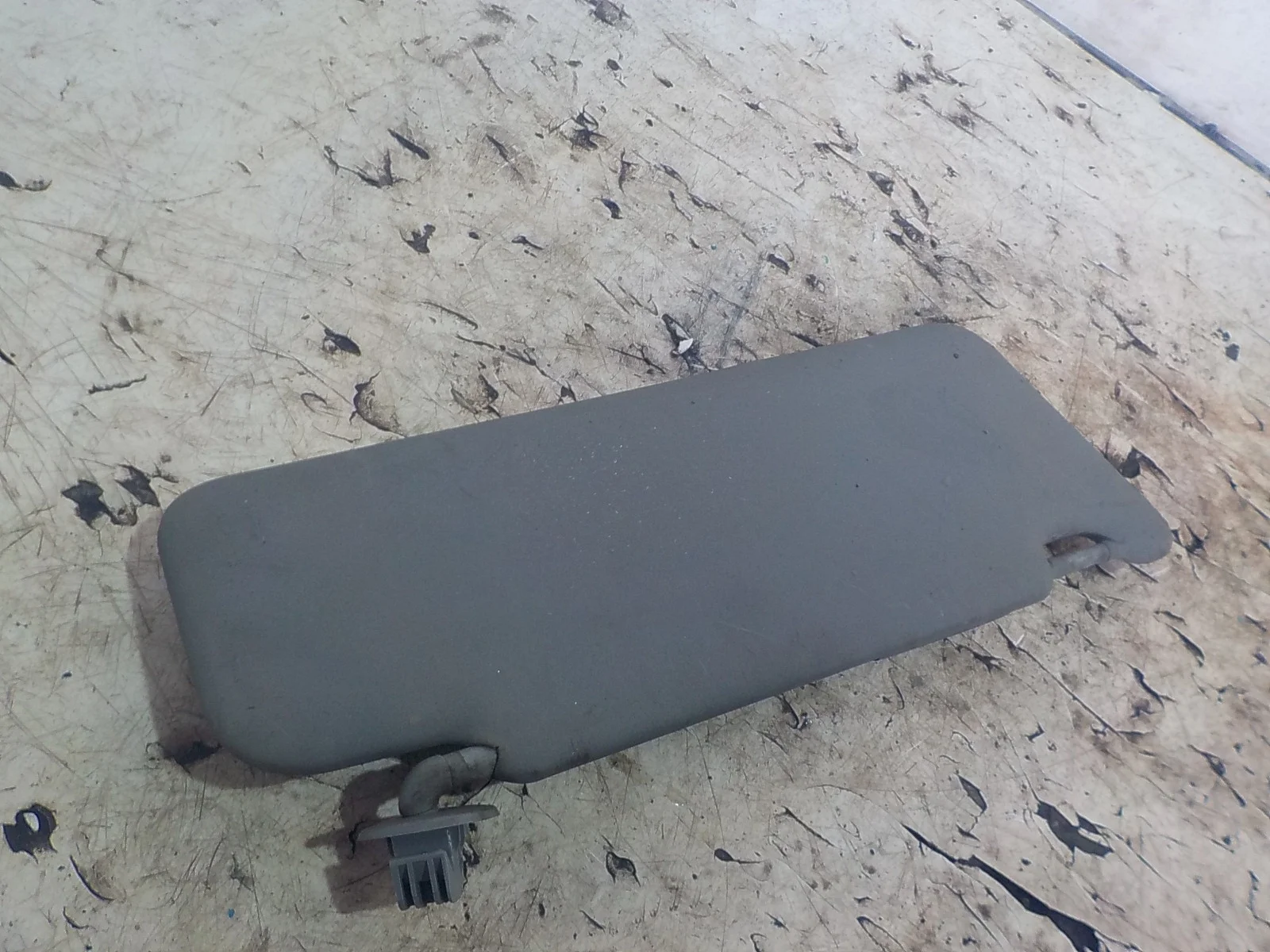 козырек Renault Sandero I (2009—2014) Перед Лево