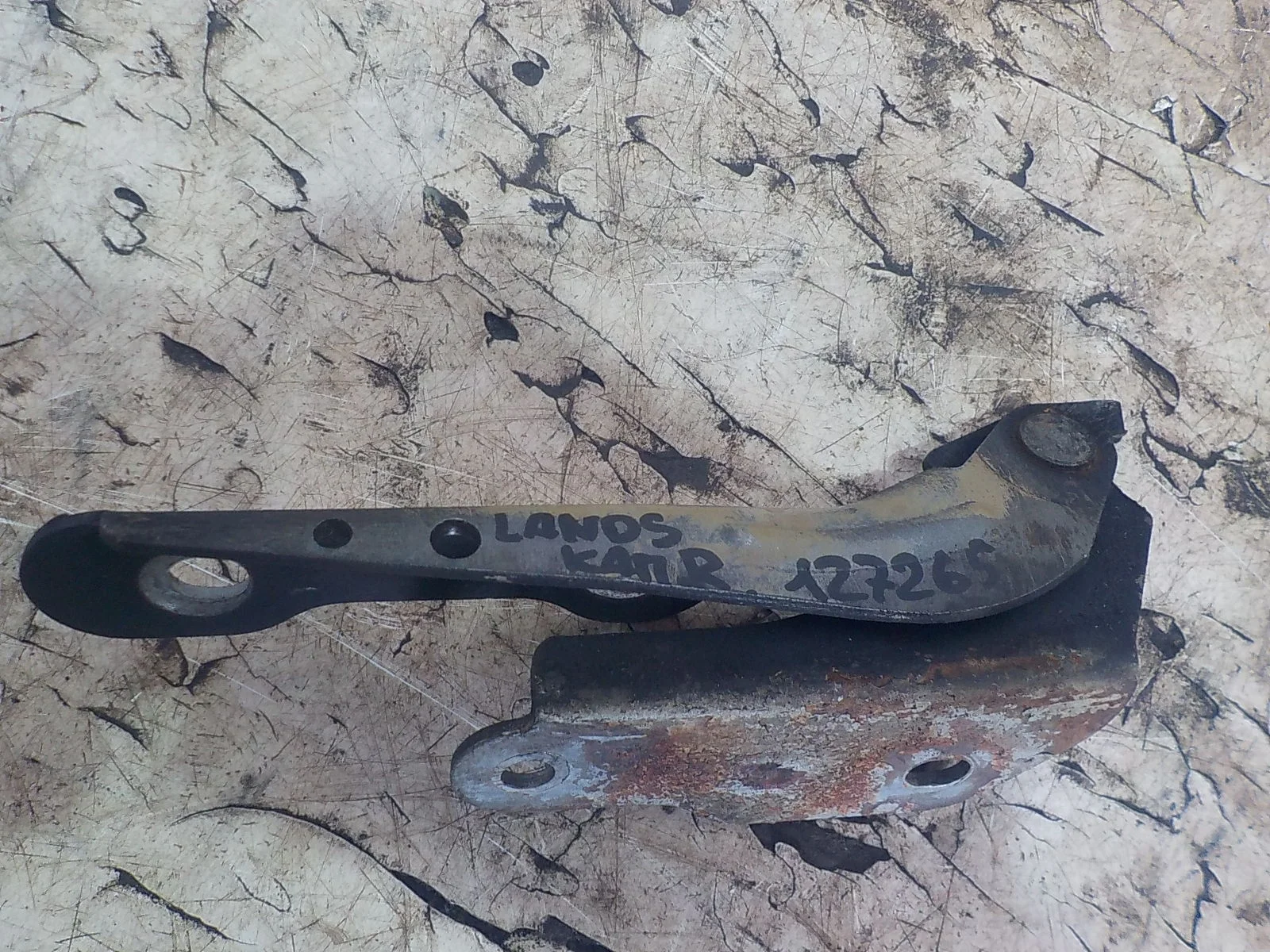 Петля капота Chevrolet Lanos I (2002—2009)