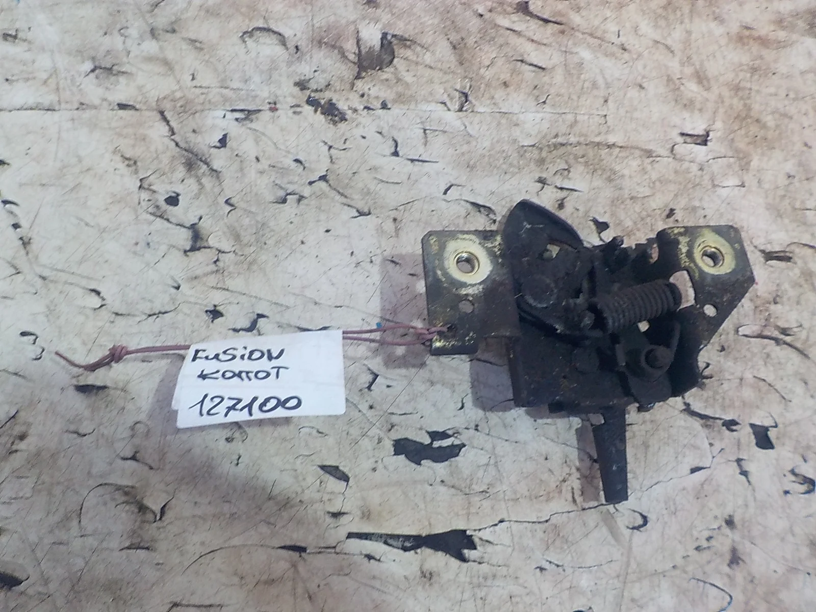 Замок капота Ford Fusion I рестайлинг (2005—2012)