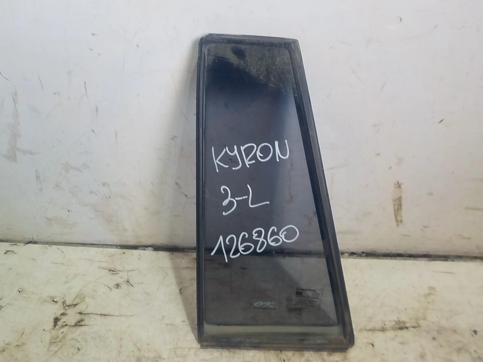 стекло SsangYong Kyron I рестайлинг (2007—2015) Зад Лево