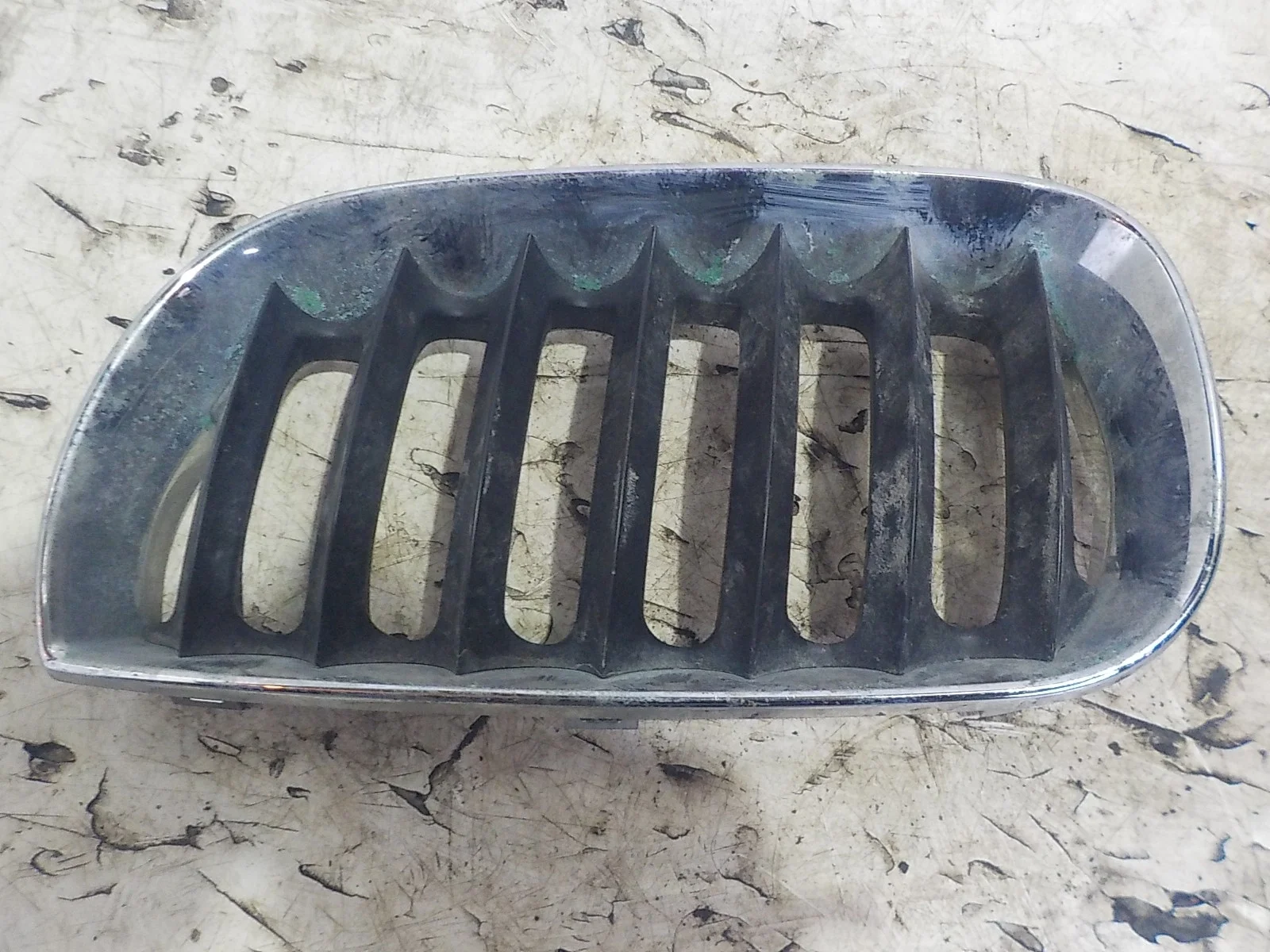 Решетка радиатора BMW X3 E83 (2003—2006) Перед Лево