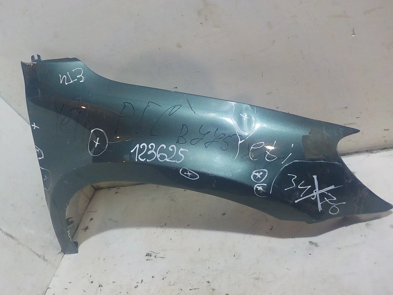 Крыло Skoda Yeti I (2009—2014) Перед Право