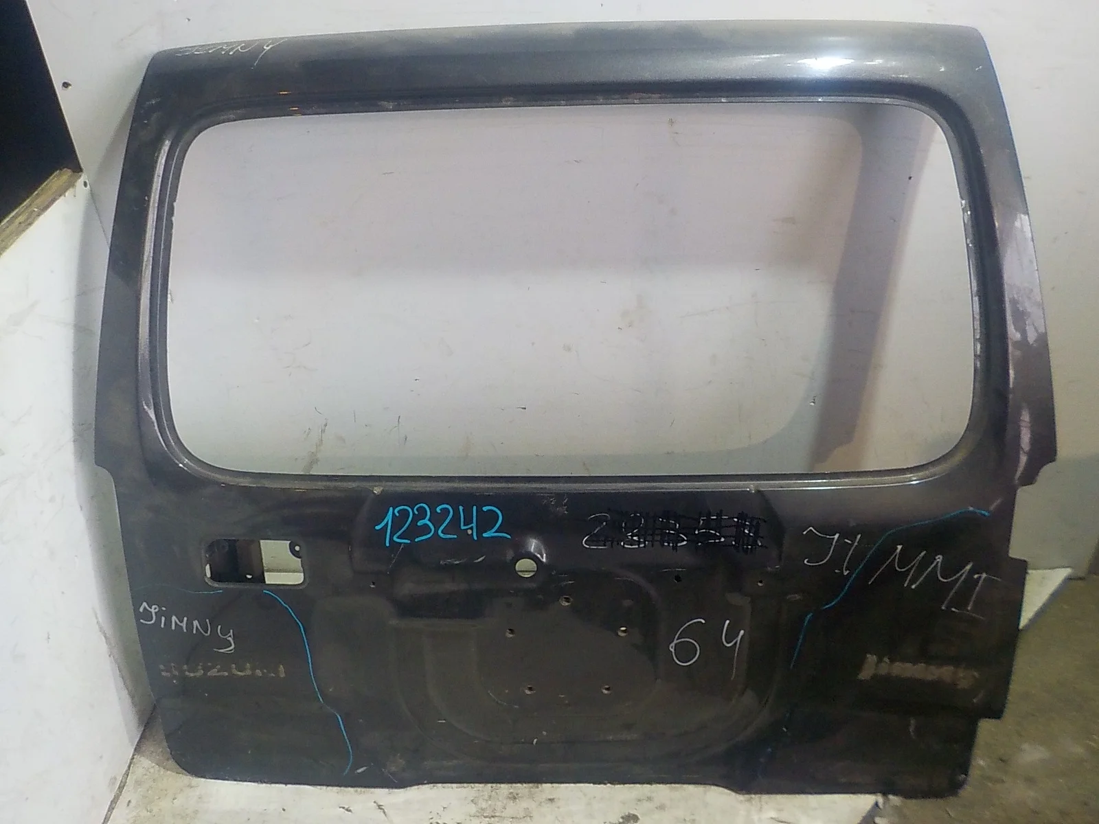 Крышка багажника Suzuki Jimny III рестайлинг (2005—2012)