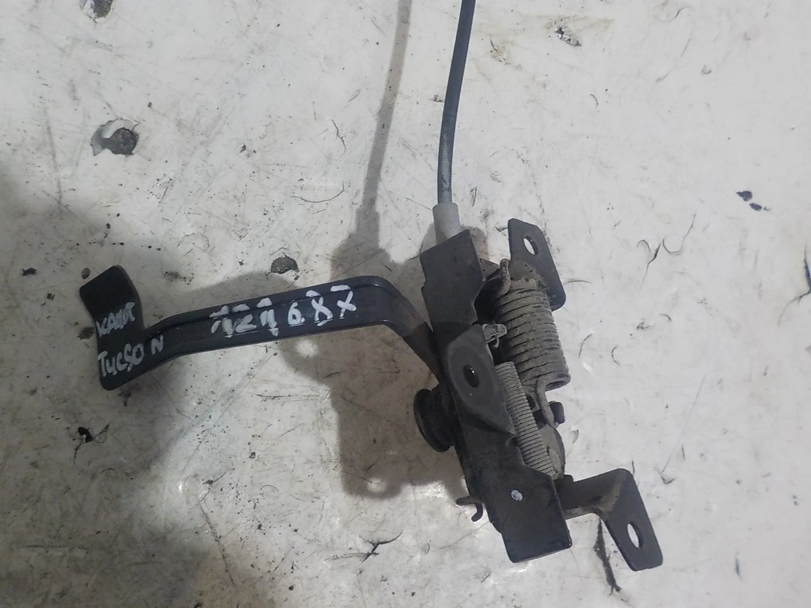 Замок капота Hyundai Tucson I (2004—2015)