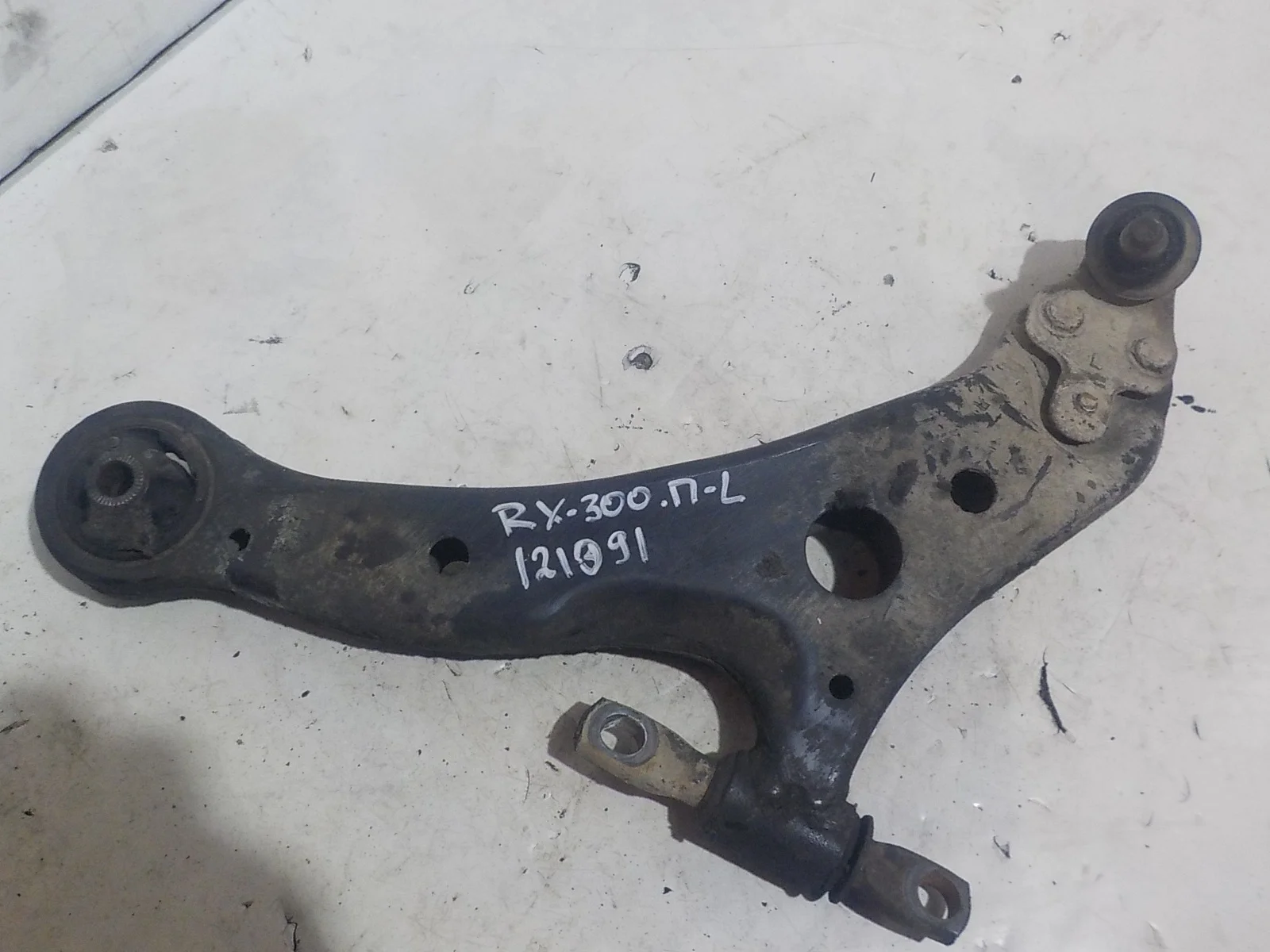 Рычаг Toyota Harrier XU30 (2003—2013) Перед Лево