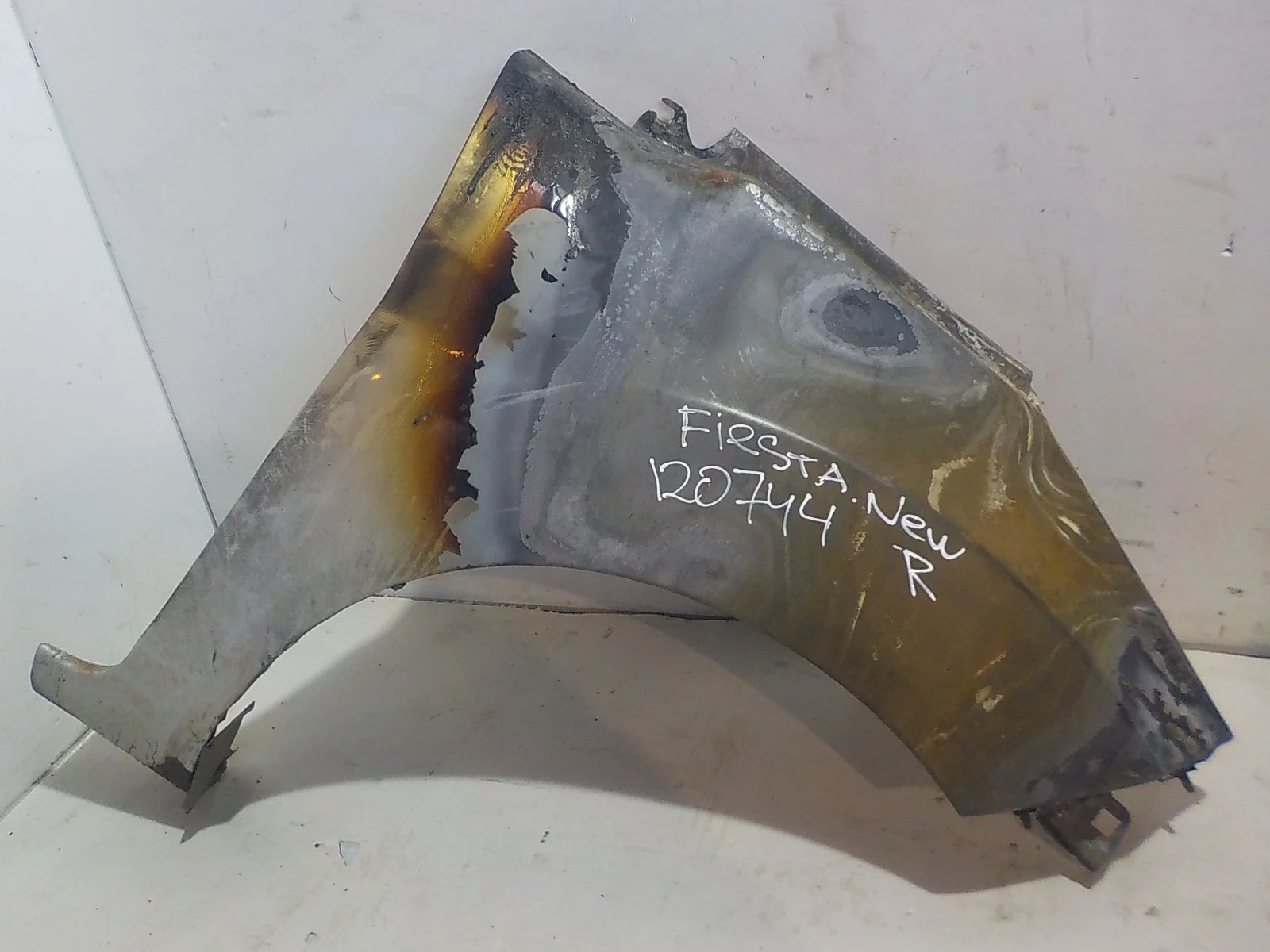 Крыло Ford Fiesta Mk6 (2008—2013) Перед Право