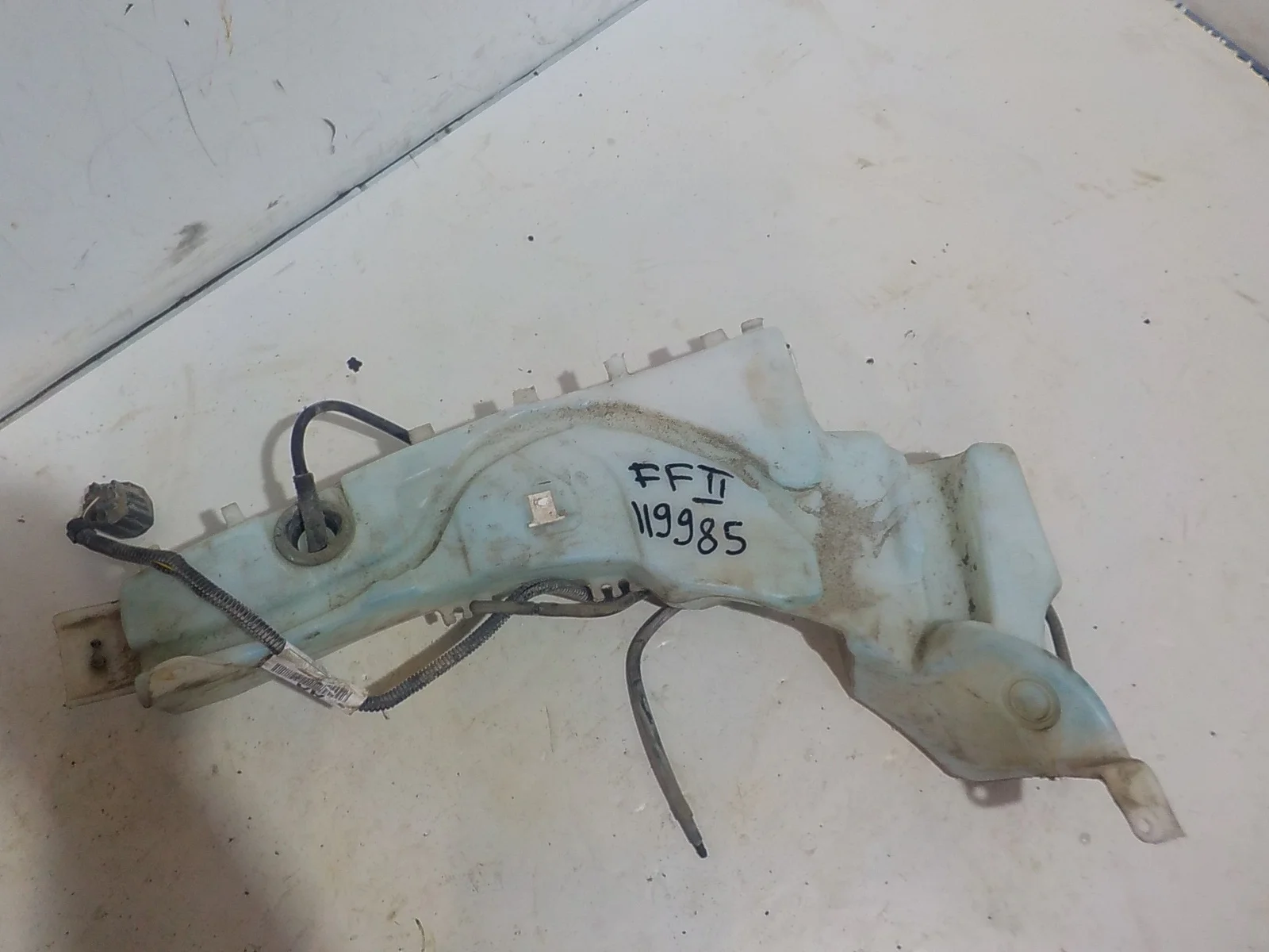 бачок стеклоомывателя Ford Focus II (2005—2008)