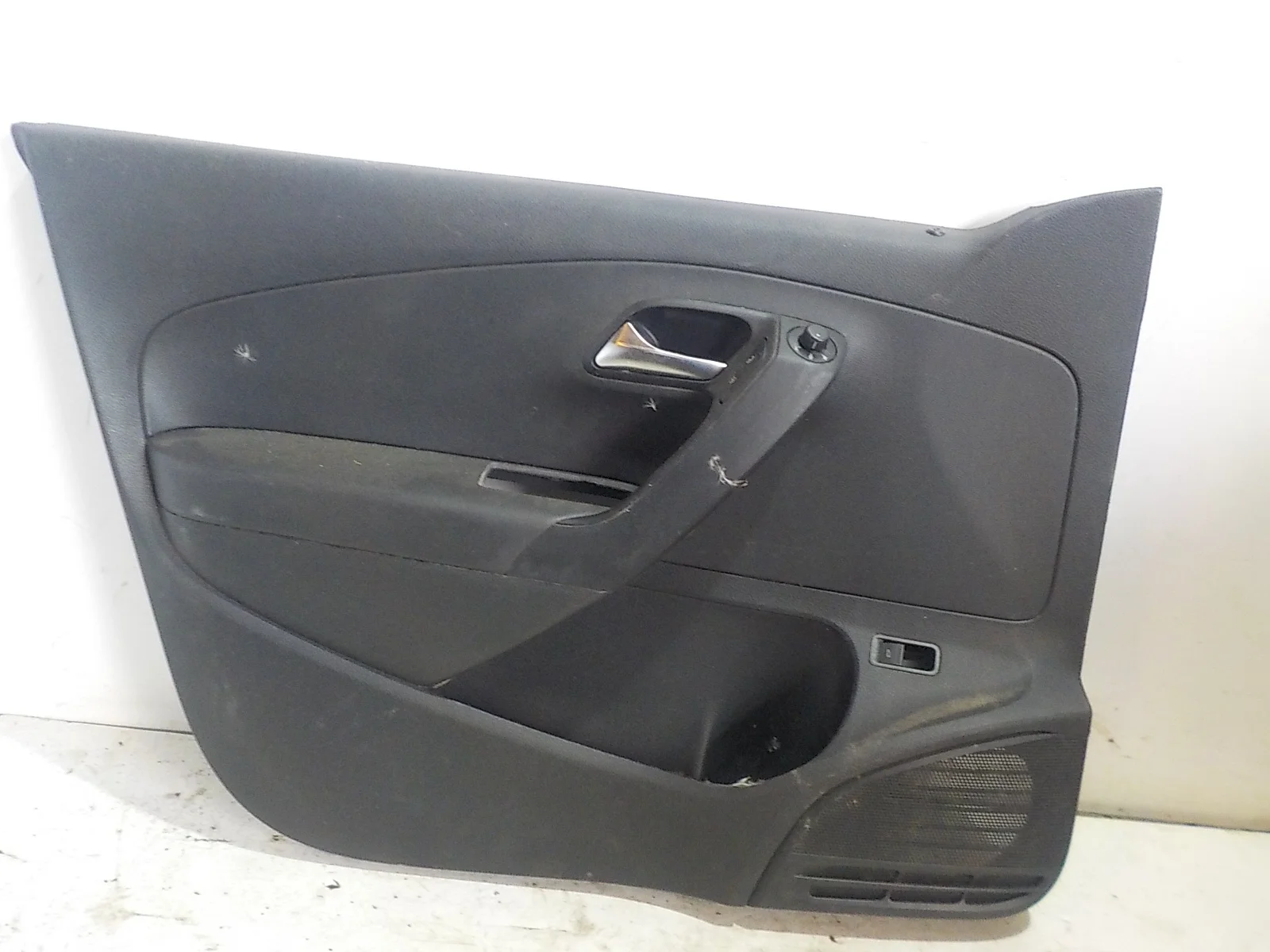 Обшивка двери Volkswagen Polo V (2009—2015)