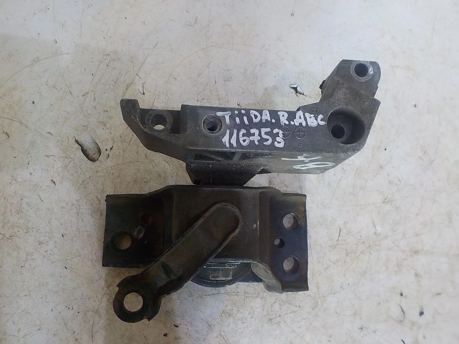 Опора двигателя Nissan Tiida C11 рестайлинг (2010—2013)  Право