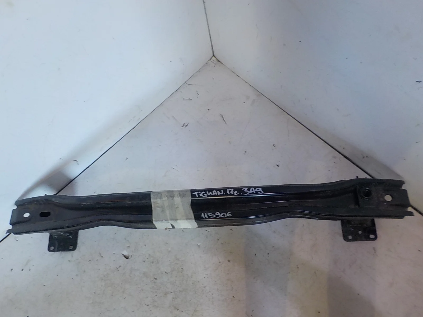 Усилитель бампера Volkswagen Tiguan II (2016—2020)