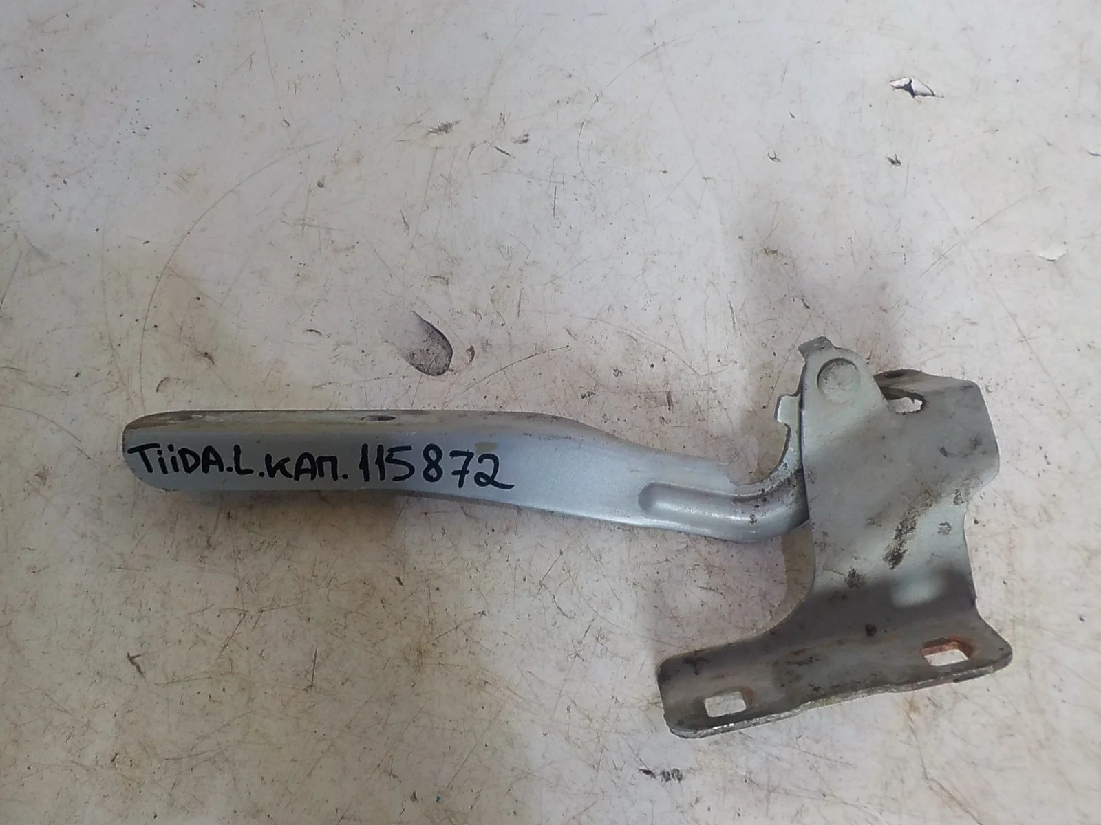 Петля капота Nissan Tiida C11 (2004—2012) Перед Лево