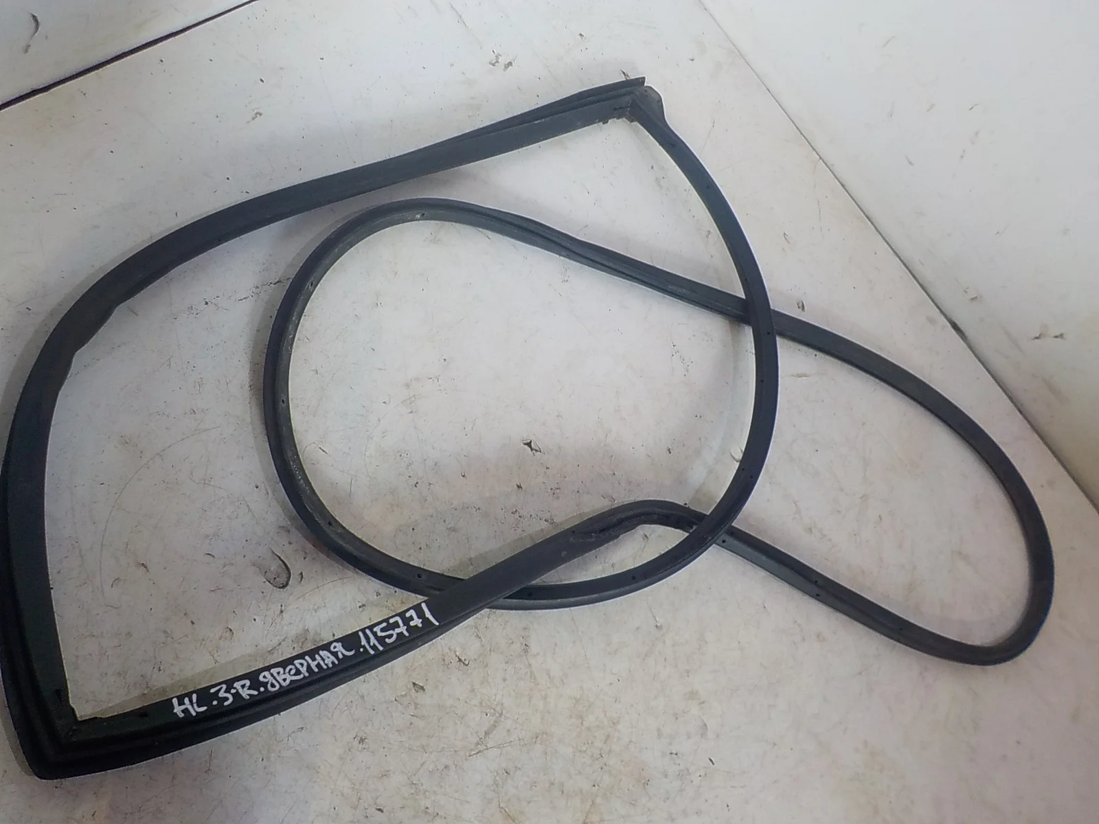 резинка дверная Toyota Highlander II (2007—2010) Зад Право